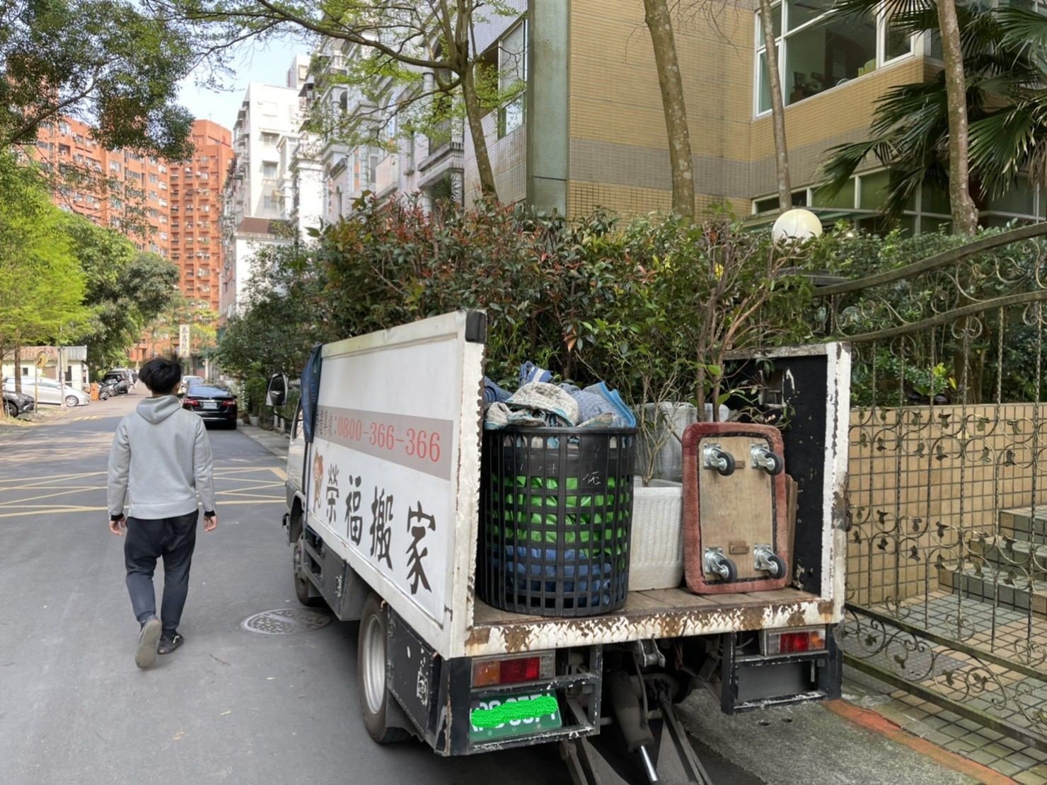 盆栽搬運、搬重物【榮福搬家公司】石墩搬運、搬石頭桌椅、搬洗衣機、搬醫療床、搬神明桌、精搬金庫、搬保險櫃、精搬魚缸、精搬鋼琴、家庭搬家、跨縣市搬家、搬工計時、人力搬運、搬運、搬床墊、冰箱搬運、搬家具、搬家首選、吊掛搬運、吊家具搬運、特殊重物搬運、專搬重物、搬重物技巧、新北搬家公司推薦、搬家車、搬家公司、基隆搬家、南港搬家、桃園搬家公司推薦、台北搬家公司推薦:大台北搬家,精緻包裝搬運「細膩包裝、專業搬運、用心服務、以客為尊」是榮福搬家公司的宗旨與精神。歡迎立即來電02-2651-2727專人服務。 盆栽搬運、搬重物【榮福搬家公司】石墩搬運、搬石頭桌椅、搬洗衣機、搬醫療床、搬神明桌、精搬金庫、搬保險櫃、精搬魚缸、精搬鋼琴、家庭搬家、跨縣市搬家、搬工計時、人力搬運、搬運、搬床墊、冰箱搬運、搬家具、搬家首選、吊掛搬運、吊家具搬運、特殊重物搬運、專搬重物、搬重物技巧、新北搬家公司推薦、搬家車、搬家公司、基隆搬家、南港搬家、桃園搬家公司推薦、台北搬家公司推薦:大台北搬家,精緻包裝搬運「細膩包裝、專業搬運、用心服務、以客為尊」是榮福搬家公司的宗旨與精神。歡迎立即來電02-2651-2727專人服務。