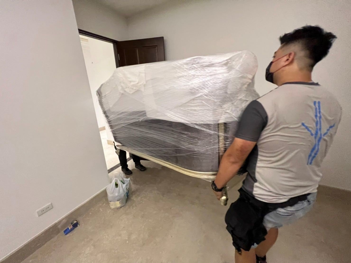 台北倉儲暫放精緻包裝∣南港倉儲暫放精緻包裝∣新北倉儲暫放精緻包裝∣雙北倉儲暫放精緻包裝∣汐止倉儲暫放精緻包裝∣中永和倉儲暫放精緻包裝∣板橋倉儲暫放精緻包裝∣五股倉儲暫放精緻包裝∣基隆倉儲暫放精緻包裝∣桃園倉儲暫放精緻包裝,精緻包裝搬運「細膩包裝、專業搬運、用心服務、以客為尊」是榮福搬家公司的宗旨與精神。歡迎立即來電02-2651-2727專人服務。 台北倉儲暫放精緻包裝∣南港倉儲暫放精緻包裝∣新北倉儲暫放精緻包裝∣雙北倉儲暫放精緻包裝∣汐止倉儲暫放精緻包裝∣中永和倉儲暫放精緻包裝∣板橋倉儲暫放精緻包裝∣五股倉儲暫放精緻包裝∣基隆倉儲暫放精緻包裝∣桃園倉儲暫放精緻包裝,精緻包裝搬運「細膩包裝、專業搬運、用心服務、以客為尊」是榮福搬家公司的宗旨與精神。歡迎立即來電02-2651-2727專人服務。