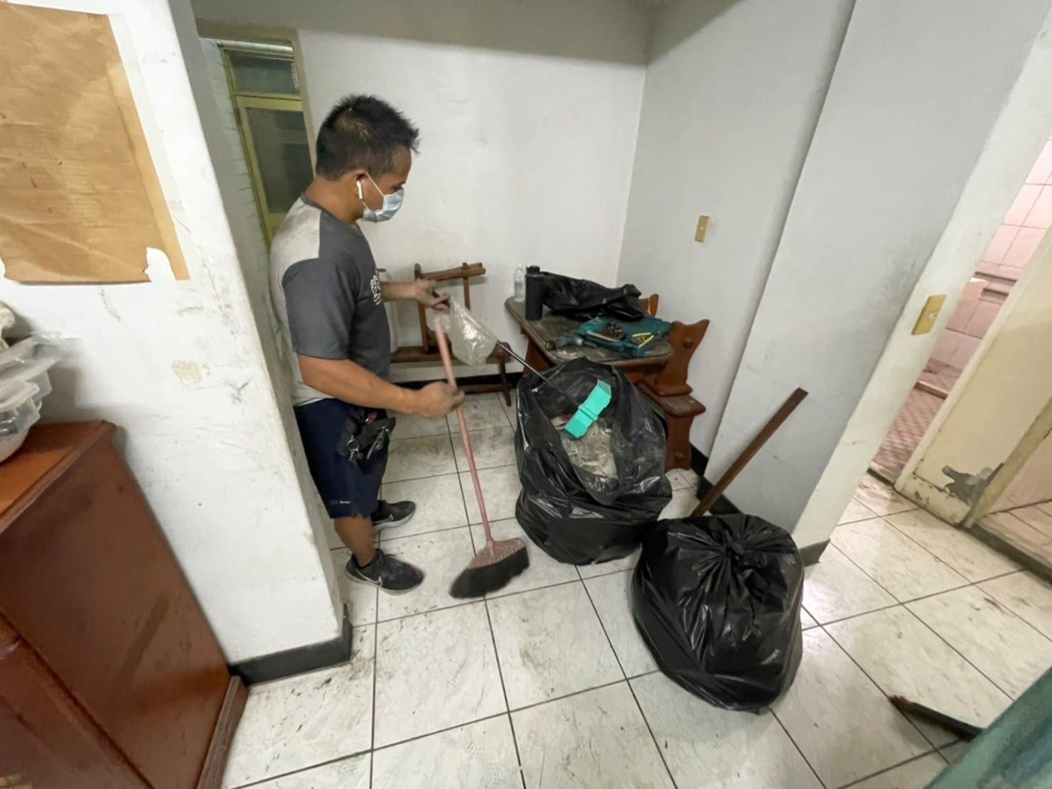 新北市垃圾清運、台北垃圾清運、不要的家具怎麼辦、搬家公司推薦、新北搬家推薦【榮福搬家公司】南港搬家、桃園搬家公司推薦、桃園大型垃圾、台北搬家公司推薦、租屋族、套房、雅房、房東、房東最愛、搬垃圾處理、家庭廢棄物清運、廢棄物處理、搬運廢棄物、家具垃圾處理、清運、搬家具、冰箱搬運、基隆搬家、大型家電回收清運、床墊搬運、搬衣櫃、大型家具丟棄、搬公司行號、家庭垃圾清運公司、清垃圾、廢棄家具處理、廢棄家具清運、搬家車,針對顧客都秉持以用心實在專業搬家技巧,搬家實在用心值得您的信賴與選擇。歡迎來電咨詢02-2651-2727,榮福搬家有專員立即為您服務。 新北市垃圾清運、台北垃圾清運、不要的家具怎麼辦、搬家公司推薦、新北搬家推薦【榮福搬家公司】南港搬家、桃園搬家公司推薦、桃園大型垃圾、台北搬家公司推薦、租屋族、套房、雅房、房東、房東最愛、搬垃圾處理、家庭廢棄物清運、廢棄物處理、搬運廢棄物、家具垃圾處理、清運、搬家具、冰箱搬運、基隆搬家、大型家電回收清運、床墊搬運、搬衣櫃、大型家具丟棄、搬公司行號、家庭垃圾清運公司、清垃圾、廢棄家具處理、廢棄家具清運、搬家車,針對顧客都秉持以用心實在專業搬家技巧,搬家實在用心值得您的信賴與選擇。歡迎來電咨詢02-2651-2727,榮福搬家有專員立即為您服務。