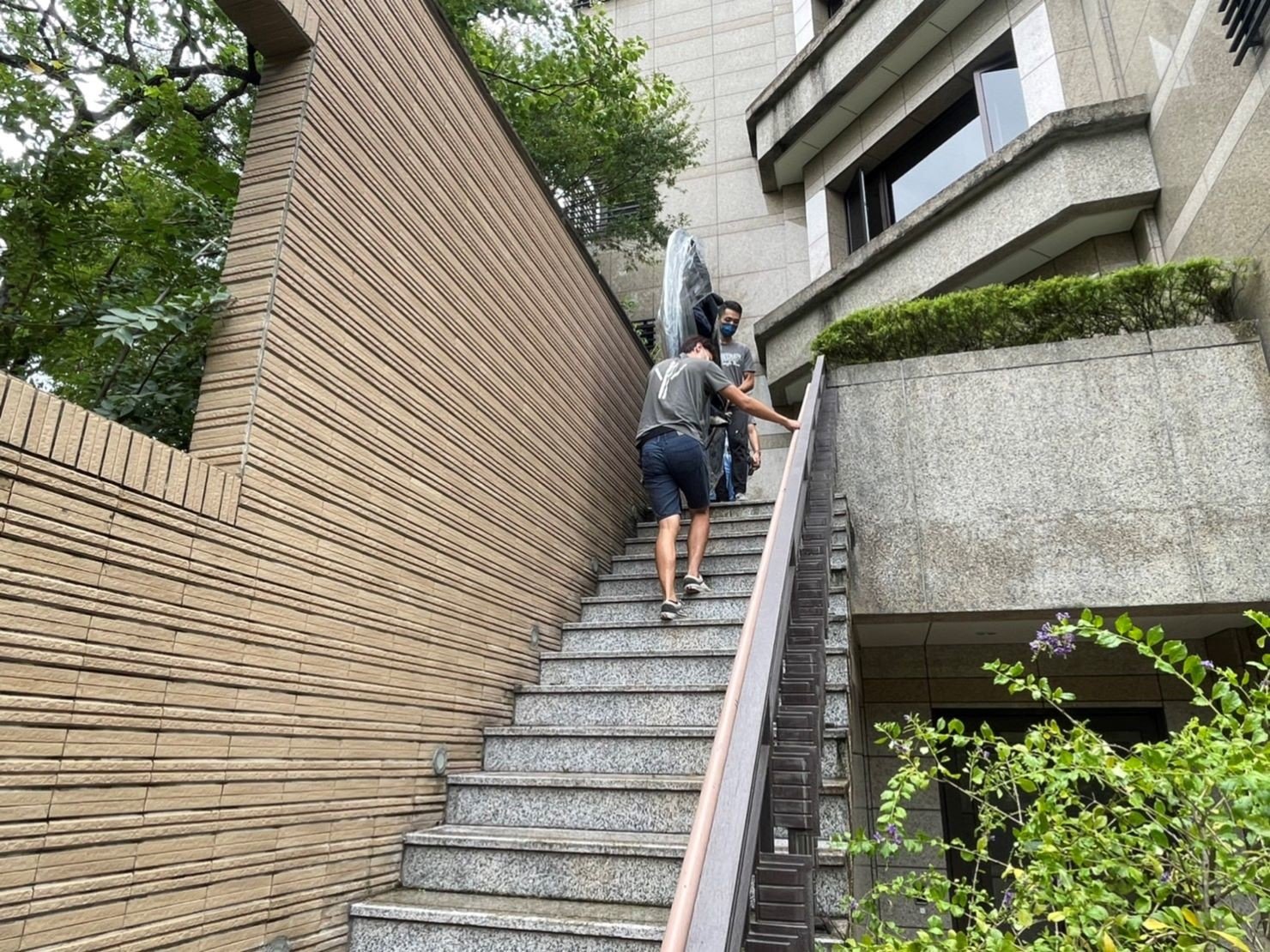 台北搬家吊掛搬運∣南港搬家吊掛搬運∣新北搬家吊掛搬運∣雙北搬家吊掛搬運∣汐止搬家吊掛搬運∣五股搬家吊掛搬運∣中永和搬家吊掛搬運∣板橋搬家吊掛搬運∣桃園搬家吊掛搬運推薦【榮福搬家】屬專業搬家細膩運唯一首選,累積20年各式各樣特殊重物的搬運經驗,專業敏捷快速完成您的各項搬運任務。榮福搬家具備精緻包裝搬運「細膩包裝、專業搬運、用心服務、以客為尊」是榮福搬家公司的宗旨與精神。歡迎立即來電02-2651-2727專人服務。 台北搬家吊掛搬運∣南港搬家吊掛搬運∣新北搬家吊掛搬運∣雙北搬家吊掛搬運∣汐止搬家吊掛搬運∣五股搬家吊掛搬運∣中永和搬家吊掛搬運∣板橋搬家吊掛搬運∣桃園搬家吊掛搬運推薦【榮福搬家】屬專業搬家細膩運唯一首選,累積20年各式各樣特殊重物的搬運經驗,專業敏捷快速完成您的各項搬運任務。榮福搬家具備精緻包裝搬運「細膩包裝、專業搬運、用心服務、以客為尊」是榮福搬家公司的宗旨與精神。歡迎立即來電02-2651-2727專人服務。