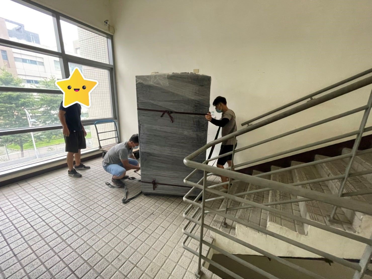 只需搬一件家具?搬運單一生財器具、儀器設備、販賣機、客製化設備、特殊重物推薦【榮福搬家】專業包裝防護搬運「細膩包裝手法、專業搬運技巧、用心服務、以客為尊」是榮福搬家公司的宗旨與精神。歡迎立即來電02-2651-2727專人服務。 只需搬一件家具?搬運單一生財器具、儀器設備、販賣機、客製化設備、特殊重物推薦【榮福搬家】專業包裝防護搬運「細膩包裝手法、專業搬運技巧、用心服務、以客為尊」是榮福搬家公司的宗旨與精神。歡迎立即來電02-2651-2727專人服務。