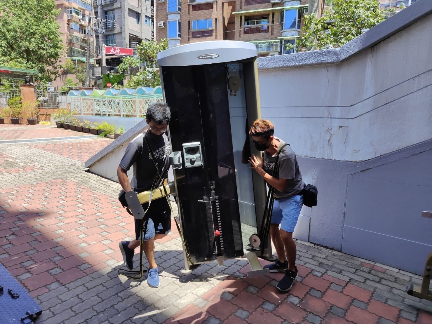 搬家公司推薦、新北搬家推薦【榮福搬家公司】南港搬家、桃園搬家公司推薦、台北搬家公司推薦搬運動器材、運動器材設備搬運、搬運動設備、健身房運動器材搬運【榮福搬家】具各項搬運設備及搬運動器材知識與技巧,也有各項物件拆裝的專門技能,破百公斤的設備器材、「專業搬運、用心服務、以客為尊」是榮福搬家公司的宗旨與精神。歡迎立即來電02-2651-2727專人服務。 搬家公司推薦、新北搬家推薦【榮福搬家公司】南港搬家、桃園搬家公司推薦、台北搬家公司推薦搬運動器材、運動器材設備搬運、搬運動設備、健身房運動器材搬運【榮福搬家】具各項搬運設備及搬運動器材知識與技巧,也有各項物件拆裝的專門技能,破百公斤的設備器材、「專業搬運、用心服務、以客為尊」是榮福搬家公司的宗旨與精神。歡迎立即來電02-2651-2727專人服務。