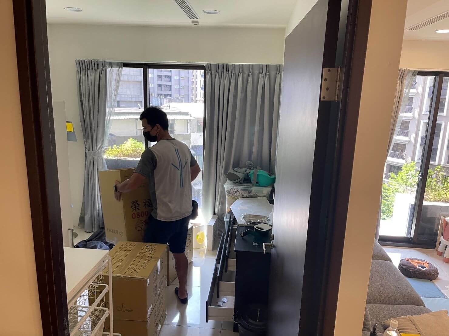 專人打包、搬家公司推薦、新北搬家公司推薦【榮福搬家公司】基隆搬家、南港搬家、桃園搬家公司推薦、家庭搬家、精緻搬家、精緻包裝、打包裝箱、跨縣市搬家、搬工計時、廚房家電包裝、廚房碗盤、人工搬運、搬家具、白土報紙、搬家首選、搬家紙箱、氣泡捲、膠膜、黃色透明膠帶、大型家具搬運、台北搬家公司推薦:大台北搬家,精緻包裝搬運「細膩包裝、專業搬運、用心服務、以客為尊」是榮福搬家公司的宗旨與精神。歡迎立即來電02-2651-2727專人服務。 專人打包、搬家公司推薦、新北搬家公司推薦【榮福搬家公司】基隆搬家、南港搬家、桃園搬家公司推薦、家庭搬家、精緻搬家、精緻包裝、打包裝箱、跨縣市搬家、搬工計時、廚房家電包裝、廚房碗盤、人工搬運、搬家具、白土報紙、搬家首選、搬家紙箱、氣泡捲、膠膜、黃色透明膠帶、大型家具搬運、台北搬家公司推薦:大台北搬家,精緻包裝搬運「細膩包裝、專業搬運、用心服務、以客為尊」是榮福搬家公司的宗旨與精神。歡迎立即來電02-2651-2727專人服務。