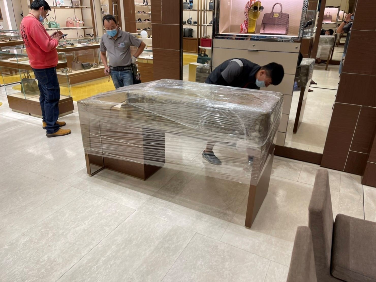 搬家公司推薦、台北搬家推薦【榮福搬家公司】南港搬家、桃園搬家公司推薦、新北搬家公司推薦、企業搬運服務、搬公司行號、廠房遷移、公司行號搬遷、政府機關搬遷、百貨專櫃遷移、學校單位搬遷、精緻包裝、家庭搬家、搬鋼琴、搬工,針對顧客都秉持以用心實在專業搬家技巧,搬家實在用心值得您的信賴與選擇。歡迎來電咨詢02-2651-2727,榮福搬家有專員立即為您服務。 搬家公司推薦、台北搬家推薦【榮福搬家公司】南港搬家、桃園搬家公司推薦、新北搬家公司推薦、企業搬運服務、搬公司行號、廠房遷移、公司行號搬遷、政府機關搬遷、百貨專櫃遷移、學校單位搬遷、精緻包裝、家庭搬家、搬鋼琴、搬工,針對顧客都秉持以用心實在專業搬家技巧,搬家實在用心值得您的信賴與選擇。歡迎來電咨詢02-2651-2727,榮福搬家有專員立即為您服務。