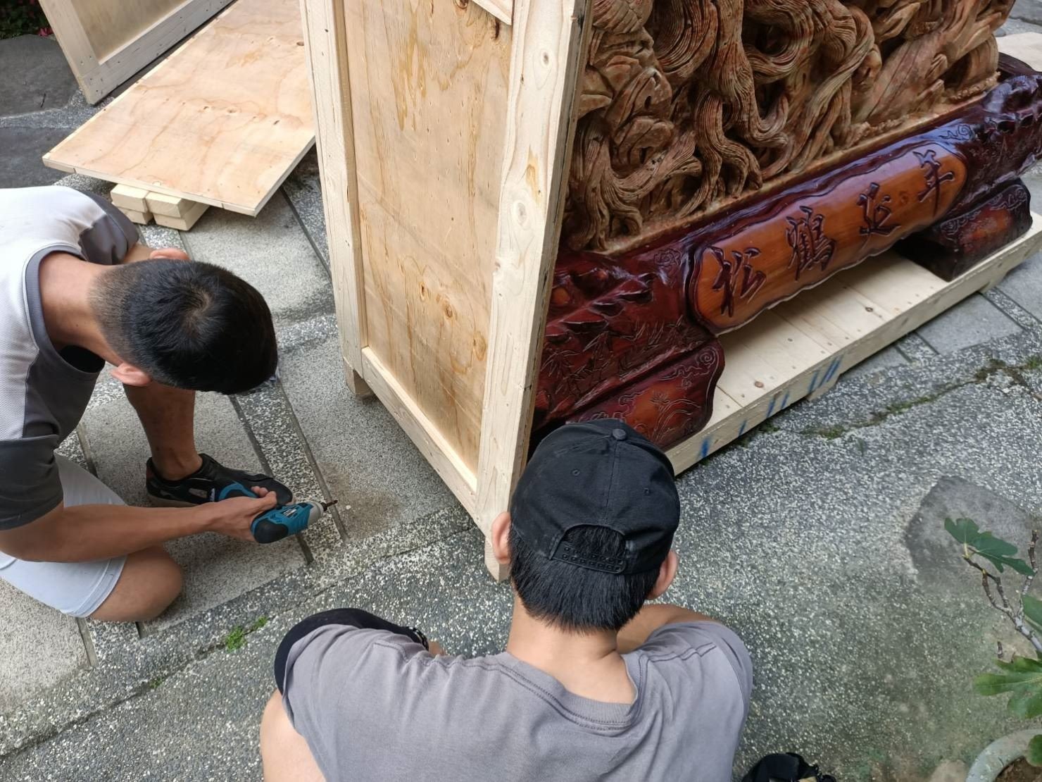 重物搬運、搬佛像【榮福搬家公司】搬披薩窯、精搬金庫、搬保險櫃、精搬魚缸、跨縣搬家、搬工派遣、搬玉石、搬神明桌、搬家具、搬家首選、吊掛搬運、吊家具搬運、搬重物技巧、台北搬家公司推薦:大台北搬家、基隆搬家,精緻包裝搬運「細膩包裝、專業搬運、用心服務、以客為尊」是榮福搬家公司的宗旨與精神。歡迎立即來電02-2651-2727專人服務。 重物搬運、搬佛像【榮福搬家公司】搬披薩窯、精搬金庫、搬保險櫃、精搬魚缸、跨縣搬家、搬工派遣、搬玉石、搬神明桌、搬家具、搬家首選、吊掛搬運、吊家具搬運、搬重物技巧、台北搬家公司推薦:大台北搬家、基隆搬家,精緻包裝搬運「細膩包裝、專業搬運、用心服務、以客為尊」是榮福搬家公司的宗旨與精神。歡迎立即來電02-2651-2727專人服務。