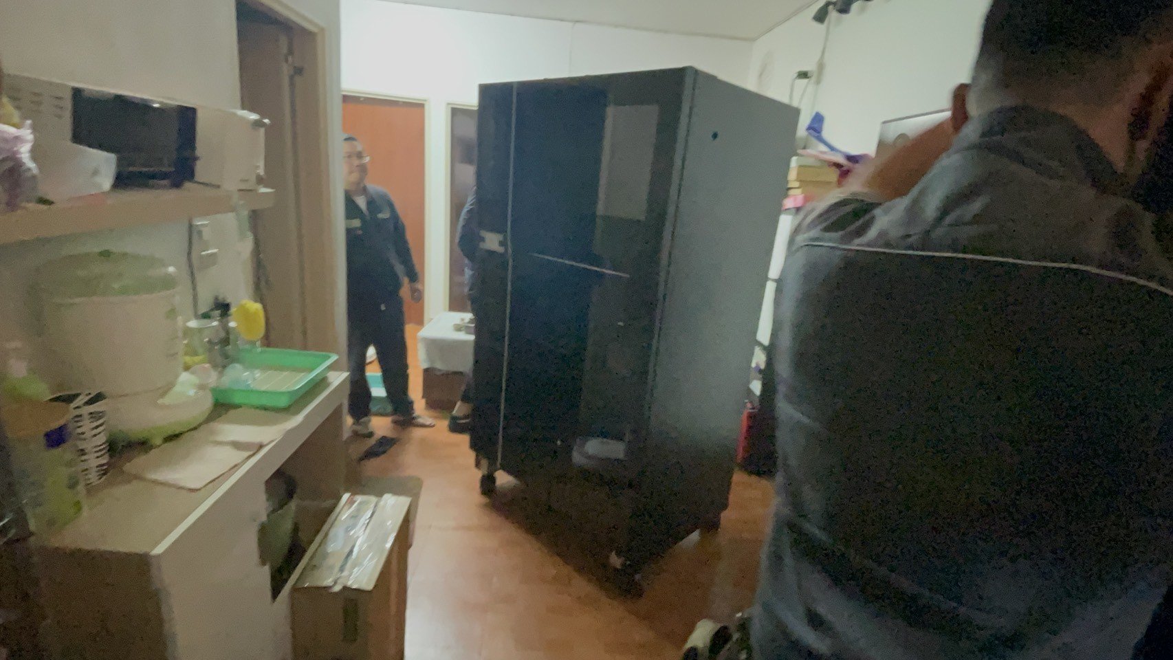 販賣機搬運、搬重物【榮福搬家公司】搬醫療床、搬電動床、大型廚房設備搬運、搬披薩窯、搬大型運動器材、搬精密儀器、石墩搬運、搬石頭桌椅、搬洗衣機、搬披薩窯、精搬金庫、搬保險櫃、精搬魚缸、精搬鋼琴、跨縣市搬家、搬工計時、人力搬運、搬運、床墊搬運、搬營業用冰箱、搬家具、搬家首選、吊掛搬運、吊家具搬運、特殊重物搬運、專搬重物、新北搬家公司推薦、搬家公司、基隆搬家、南港搬家、桃園搬家公司、台北搬家公司推薦:大台北搬家,精緻包裝搬運「細膩包裝、專業搬運、用心服務、以客為尊」是榮福搬家公司的宗旨與精神。歡迎立即來電02-2651-2727專人服務。 販賣機搬運、搬重物【榮福搬家公司】搬醫療床、搬電動床、大型廚房設備搬運、搬披薩窯、搬大型運動器材、搬精密儀器、石墩搬運、搬石頭桌椅、搬洗衣機、搬披薩窯、精搬金庫、搬保險櫃、精搬魚缸、精搬鋼琴、跨縣市搬家、搬工計時、人力搬運、搬運、床墊搬運、搬營業用冰箱、搬家具、搬家首選、吊掛搬運、吊家具搬運、特殊重物搬運、專搬重物、新北搬家公司推薦、搬家公司、基隆搬家、南港搬家、桃園搬家公司、台北搬家公司推薦:大台北搬家,精緻包裝搬運「細膩包裝、專業搬運、用心服務、以客為尊」是榮福搬家公司的宗旨與精神。歡迎立即來電02-2651-2727專人服務。