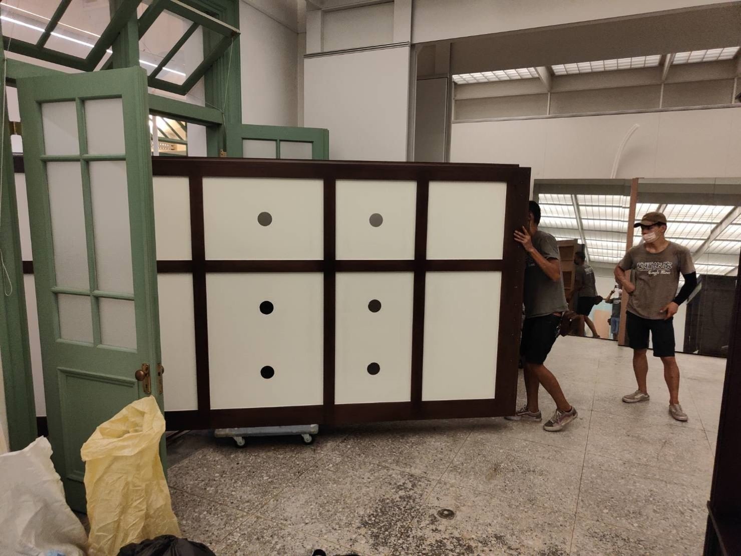 搬家公司推薦、台北搬家推薦【榮福搬家公司】南港搬家、桃園搬家公司推薦、新北搬家公司推薦、博物館搬遷、展覽館搬遷、企業搬運服務、政府機關搬遷、百貨專櫃遷移、學校單位搬遷、精緻包裝、廢棄物處理、搬工服務、人力搬運,針對顧客都秉持以用心實在專業搬家技巧,搬家實在用心值得您的信賴與選擇。歡迎來電咨詢02-2651-2727,榮福搬家有專員立即為您服務。 搬家公司推薦、台北搬家推薦【榮福搬家公司】南港搬家、桃園搬家公司推薦、新北搬家公司推薦、博物館搬遷、展覽館搬遷、企業搬運服務、政府機關搬遷、百貨專櫃遷移、學校單位搬遷、精緻包裝、廢棄物處理、搬工服務、人力搬運,針對顧客都秉持以用心實在專業搬家技巧,搬家實在用心值得您的信賴與選擇。歡迎來電咨詢02-2651-2727,榮福搬家有專員立即為您服務。