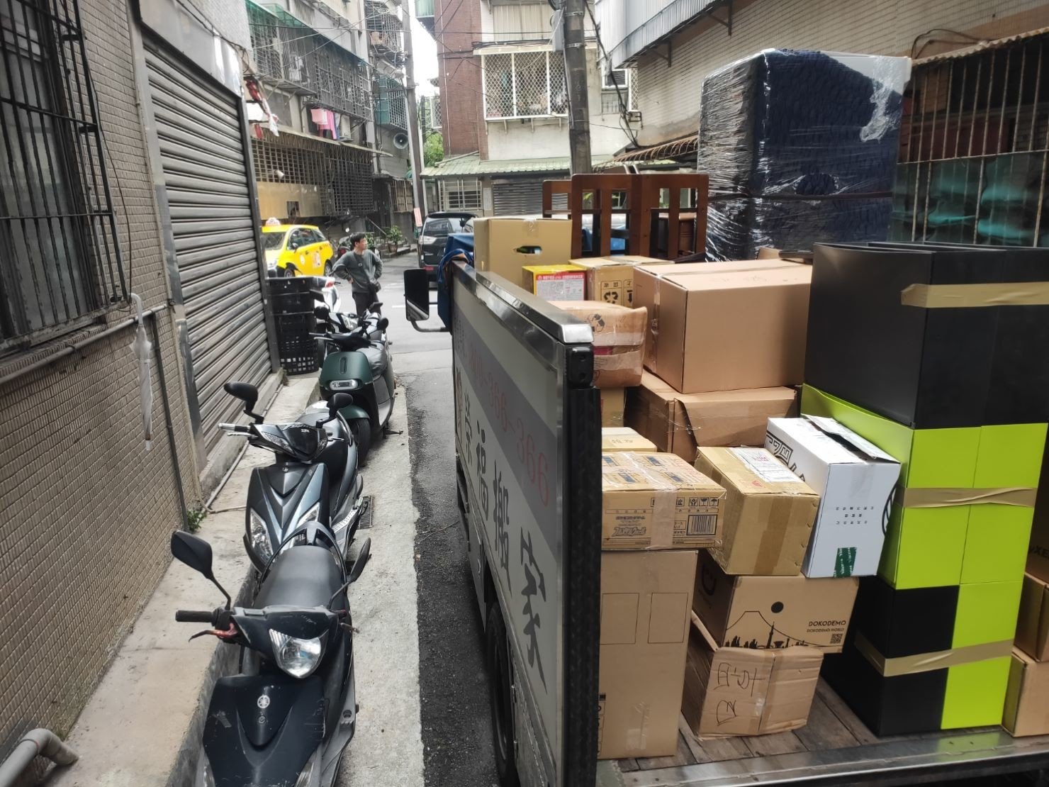 搬家首選、搬家公司推薦、新北搬家公司推薦【榮福搬家公司】南港搬家、桃園搬家公司推薦、台北搬家公司推薦、搬家具、冰箱搬運、搬重物、基隆搬家、搬家電、床墊搬運、家庭搬家、鋼琴搬運、搬工、搬運、搬家紙箱、搬家估價、單件家具運送、跨縣市搬家、搬家車,針對顧客都秉持以用心實在專業搬家技巧,搬家實在用心值得您的信賴與選擇。歡迎來電咨詢02-2651-2727,榮福搬家有專員立即為您服務。 搬家首選、搬家公司推薦、新北搬家公司推薦【榮福搬家公司】南港搬家、桃園搬家公司推薦、台北搬家公司推薦、搬家具、冰箱搬運、搬重物、基隆搬家、搬家電、床墊搬運、家庭搬家、鋼琴搬運、搬工、搬運、搬家紙箱、搬家估價、單件家具運送、跨縣市搬家、搬家車,針對顧客都秉持以用心實在專業搬家技巧,搬家實在用心值得您的信賴與選擇。歡迎來電咨詢02-2651-2727,榮福搬家有專員立即為您服務。