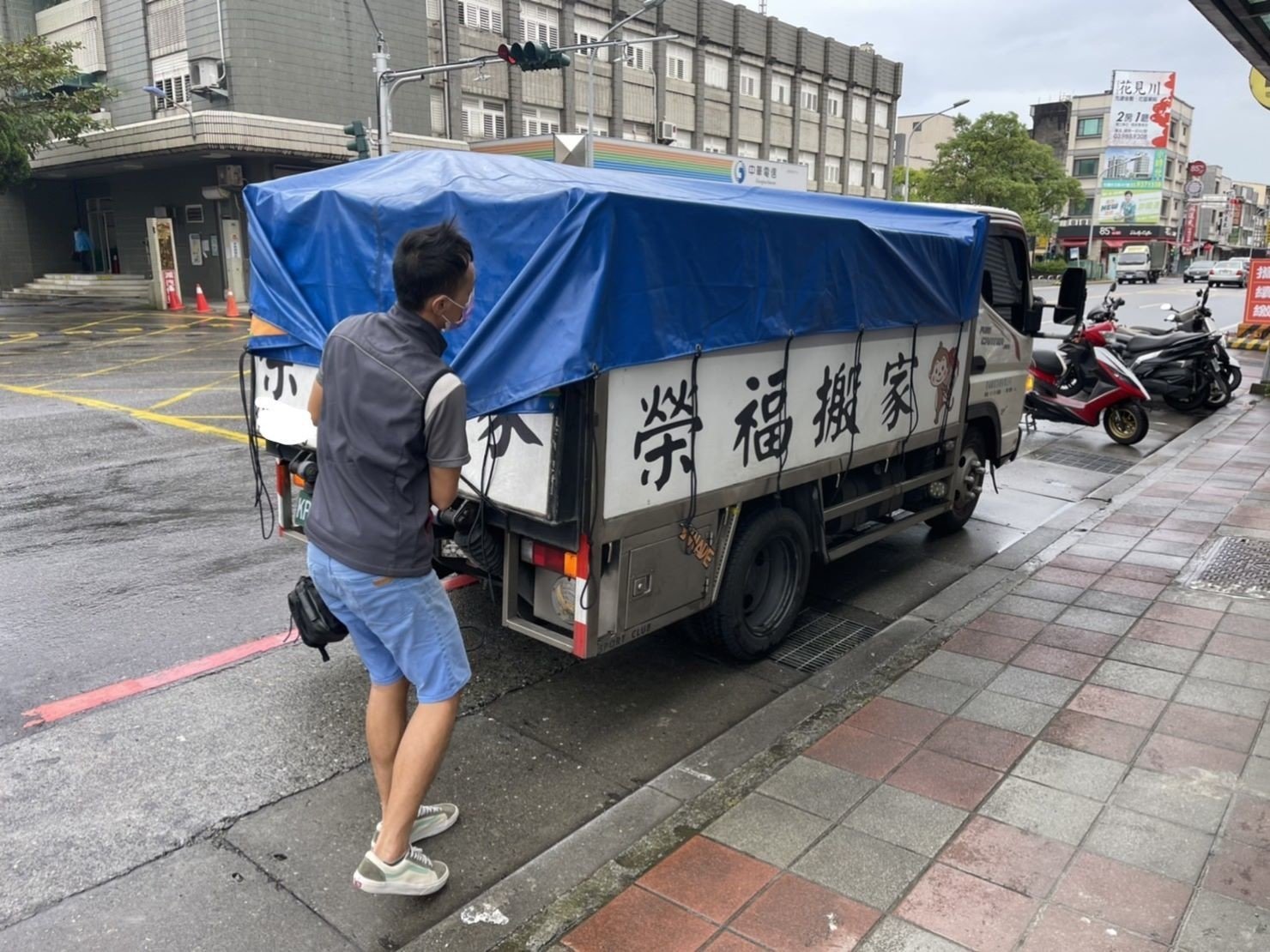 【榮福搬家】烘焙店面搬遷、甜點店面搬遷、麵包店搬遷、店面搬遷暫放倉儲、餐飲設備暫放倉儲、訂製餐桌椅精緻包裝、營業用攪拌機搬運、營業用冰箱精緻包裝、營業用烤箱搬遷、麵包切割機、營業用冰箱搬遷、工作檯包裝、蛋糕櫃,專業搬家公司司推薦:精緻包裝搬運「細膩包裝、專業搬運、用心服務、以客為尊」是榮福搬家公司的宗旨與精神。歡迎立即來電02-2651-2727專人服務。 【榮福搬家】烘焙店面搬遷、甜點店面搬遷、麵包店搬遷、店面搬遷暫放倉儲、餐飲設備暫放倉儲、訂製餐桌椅精緻包裝、營業用攪拌機搬運、營業用冰箱精緻包裝、營業用烤箱搬遷、麵包切割機、營業用冰箱搬遷、工作檯包裝、蛋糕櫃,專業搬家公司司推薦:精緻包裝搬運「細膩包裝、專業搬運、用心服務、以客為尊」是榮福搬家公司的宗旨與精神。歡迎立即來電02-2651-2727專人服務。