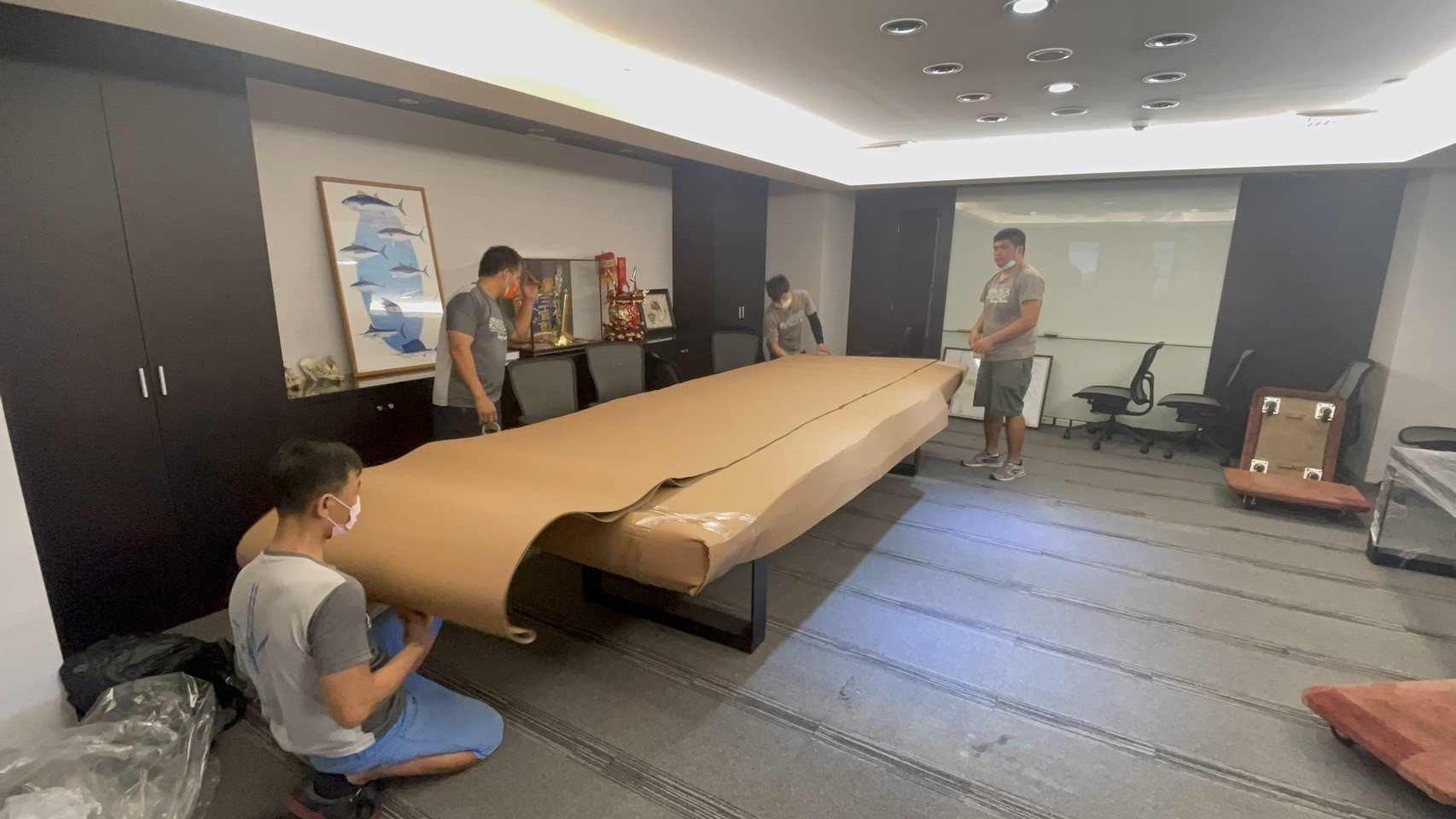 只需搬一件家具?搬運單一家具【榮福搬家公司】大型實木會議桌、雕刻品、木雕神像、木雕刻藝術品、按摩椅搬運、搬神明桌、家庭搬家、跨縣市搬家、搬工計時、專業吊掛搬運、搬搬家首選、特殊重物搬運、專搬重物、搬重物技巧、新北搬家公司推薦、搬家車、搬家公司、基隆搬家、南港搬家、桃園搬家公司推薦、台北搬家公司推薦:大台北搬家,精緻包裝搬運「細膩包裝、專業搬運、用心服務、以客為尊」是榮福搬家公司的宗旨與精神。歡迎立即來電02-2651-2727專人服務。 只需搬一件家具?搬運單一家具【榮福搬家公司】大型實木會議桌、雕刻品、木雕神像、木雕刻藝術品、按摩椅搬運、搬神明桌、家庭搬家、跨縣市搬家、搬工計時、專業吊掛搬運、搬搬家首選、特殊重物搬運、專搬重物、搬重物技巧、新北搬家公司推薦、搬家車、搬家公司、基隆搬家、南港搬家、桃園搬家公司推薦、台北搬家公司推薦:大台北搬家,精緻包裝搬運「細膩包裝、專業搬運、用心服務、以客為尊」是榮福搬家公司的宗旨與精神。歡迎立即來電02-2651-2727專人服務。