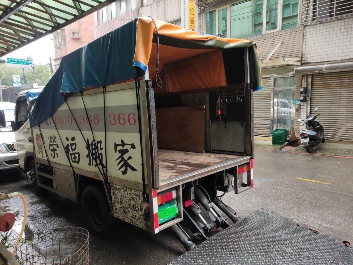 搬家公司推薦、台北搬家公司推薦【榮福搬家公司】南港搬家、桃園搬家公司推薦、新北搬家推薦、搬家具、冰箱搬運、基隆搬家、搬大型家電、床墊搬運、搬公司行號、家庭搬家、搬鋼琴、搬家首選、搬家達人、大型家具搬運、搬工、搬運、搬家紙箱、大型家具搬運、跨縣市搬家、單件家具運送、搬家車、搬家估價,針對顧客都秉持以用心實在專業搬家技巧,搬家實在用心值得您的信賴與選擇。歡迎來電咨詢02-2651-2727,榮福搬家有專員立即為您服務。 搬家公司推薦、台北搬家公司推薦【榮福搬家公司】南港搬家、桃園搬家公司推薦、新北搬家推薦、搬家具、冰箱搬運、基隆搬家、搬大型家電、床墊搬運、搬公司行號、家庭搬家、搬鋼琴、搬家首選、搬家達人、大型家具搬運、搬工、搬運、搬家紙箱、大型家具搬運、跨縣市搬家、單件家具運送、搬家車、搬家估價,針對顧客都秉持以用心實在專業搬家技巧,搬家實在用心值得您的信賴與選擇。歡迎來電咨詢02-2651-2727,榮福搬家有專員立即為您服務。