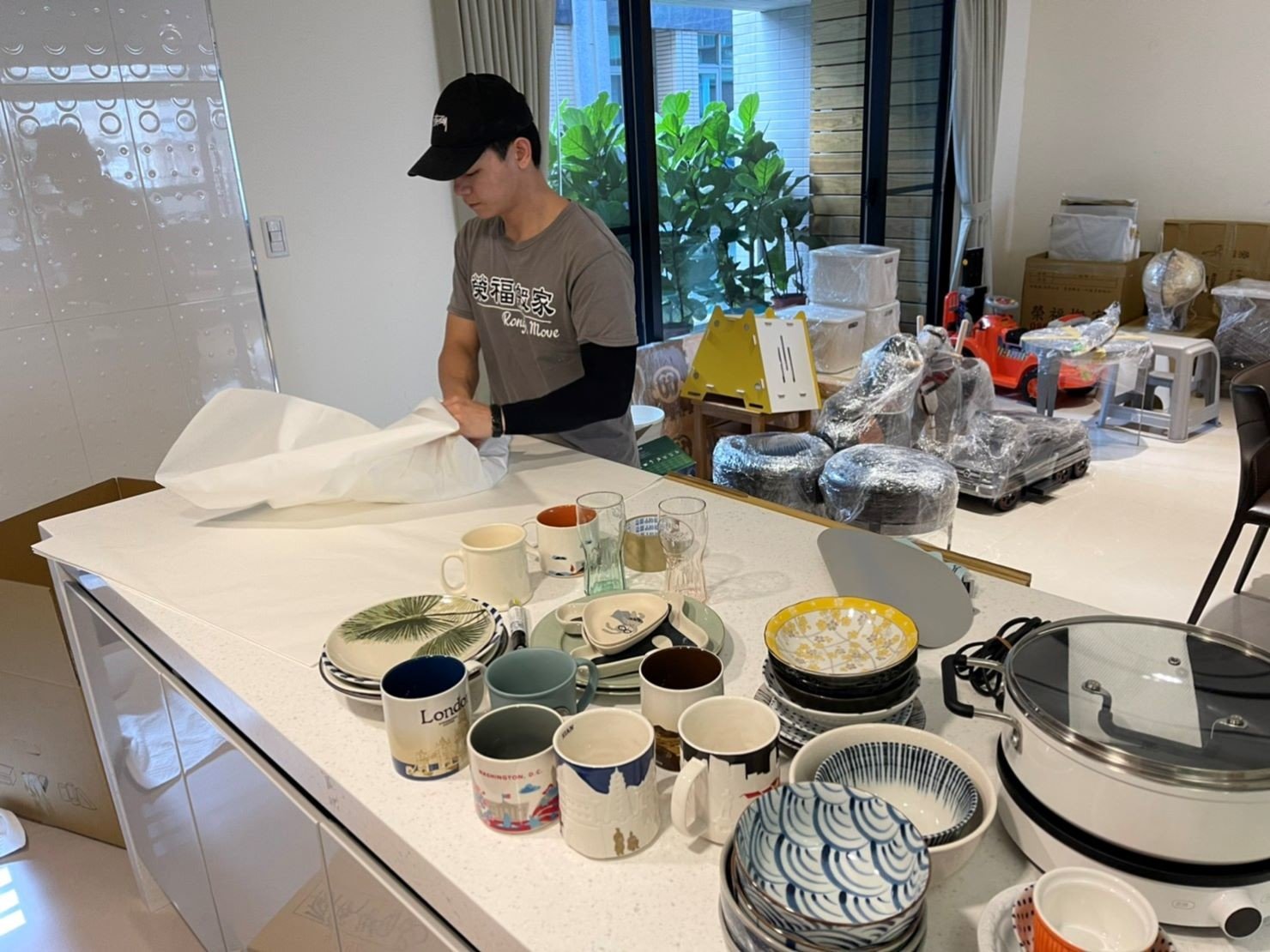 搬家公司推薦、新北搬家推薦【榮福搬家公司】精緻包裝搬運「細膩包裝、專業搬運、用心服務、以客為尊」是榮福搬家公司的宗旨與精神:搬家首選、南港搬家、桃園搬家公司推薦、台北搬家公司推薦、精緻搬家、精緻包裝、搬家達人、搬家具、冰箱搬運、基隆搬家、搬家電、床墊搬運、跨縣市搬家、搬公司行號、家庭搬家、搬鋼琴、搬工、搬運、搬家紙箱,針對顧客都秉持以用心實在專業搬家技巧,搬家實在用心值得您的信賴與選擇。歡迎來電咨詢02-2651-2727,榮福搬家有專員立即為您服務。 搬家公司推薦、新北搬家推薦【榮福搬家公司】精緻包裝搬運「細膩包裝、專業搬運、用心服務、以客為尊」是榮福搬家公司的宗旨與精神:搬家首選、南港搬家、桃園搬家公司推薦、台北搬家公司推薦、精緻搬家、精緻包裝、搬家達人、搬家具、冰箱搬運、基隆搬家、搬家電、床墊搬運、跨縣市搬家、搬公司行號、家庭搬家、搬鋼琴、搬工、搬運、搬家紙箱,針對顧客都秉持以用心實在專業搬家技巧,搬家實在用心值得您的信賴與選擇。歡迎來電咨詢02-2651-2727,榮福搬家有專員立即為您服務。