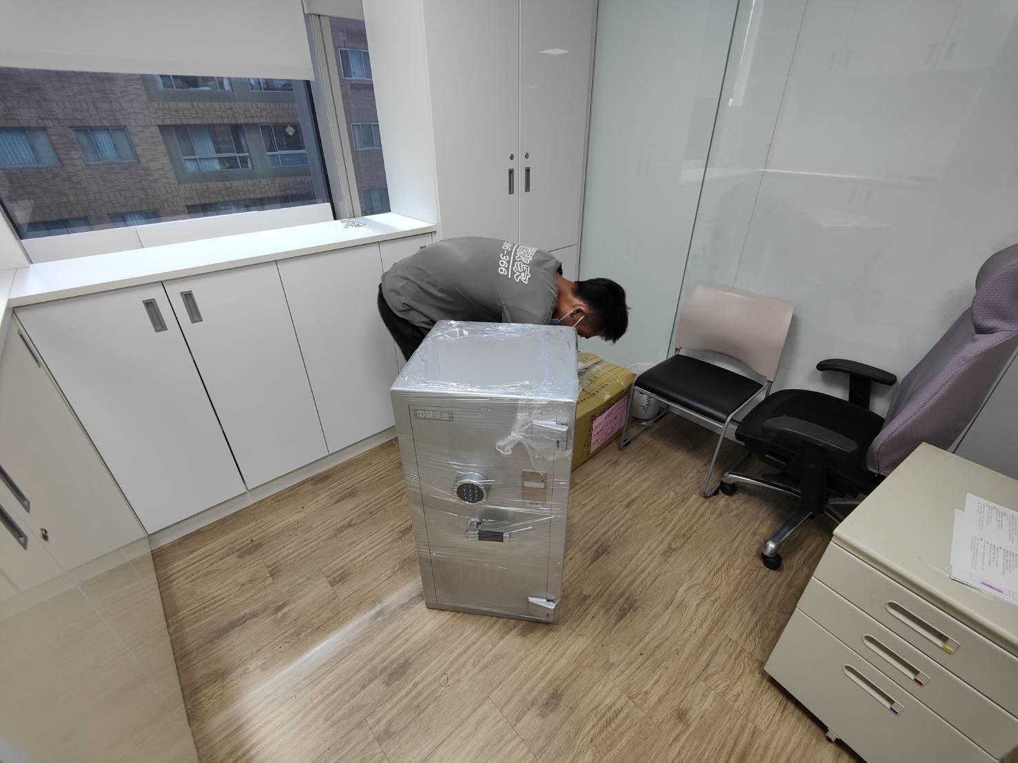 搬家公司推薦、台北搬家推薦【榮福搬家公司】搬遷估價、南港搬家、桃園搬家公司推薦、新北搬家公司推薦、基隆搬家、搬沙發、搬保險箱、金庫搬運、搬活動櫃、搬公文櫃、搬保密櫃、搬辦公桌、旋轉椅、辦公椅、搬資料櫃、辦公室遷移、搬會客桌、碎紙機、印表機、搬玻璃櫥櫃、會議桌搬運、OA屏風拆裝、事務機搬運、搬電腦設備、公司行號搬遷、政府機關搬遷、學校單位搬遷、精緻包裝、搬家紙箱、搬鐵櫃、搬保密文件、保密文件銷毀、搬工計時、搬工服務、人力搬運,針對顧客都秉持以用心實在專業搬家技巧,搬家實在用心值得您的信賴與選擇。歡迎來電咨詢02-2651-2727,榮福搬家有專員立即為您服務。 搬家公司推薦、台北搬家推薦【榮福搬家公司】搬遷估價、南港搬家、桃園搬家公司推薦、新北搬家公司推薦、基隆搬家、搬沙發、搬保險箱、金庫搬運、搬活動櫃、搬公文櫃、搬保密櫃、搬辦公桌、旋轉椅、辦公椅、搬資料櫃、辦公室遷移、搬會客桌、碎紙機、印表機、搬玻璃櫥櫃、會議桌搬運、OA屏風拆裝、事務機搬運、搬電腦設備、公司行號搬遷、政府機關搬遷、學校單位搬遷、精緻包裝、搬家紙箱、搬鐵櫃、搬保密文件、保密文件銷毀、搬工計時、搬工服務、人力搬運,針對顧客都秉持以用心實在專業搬家技巧,搬家實在用心值得您的信賴與選擇。歡迎來電咨詢02-2651-2727,榮福搬家有專員立即為您服務。