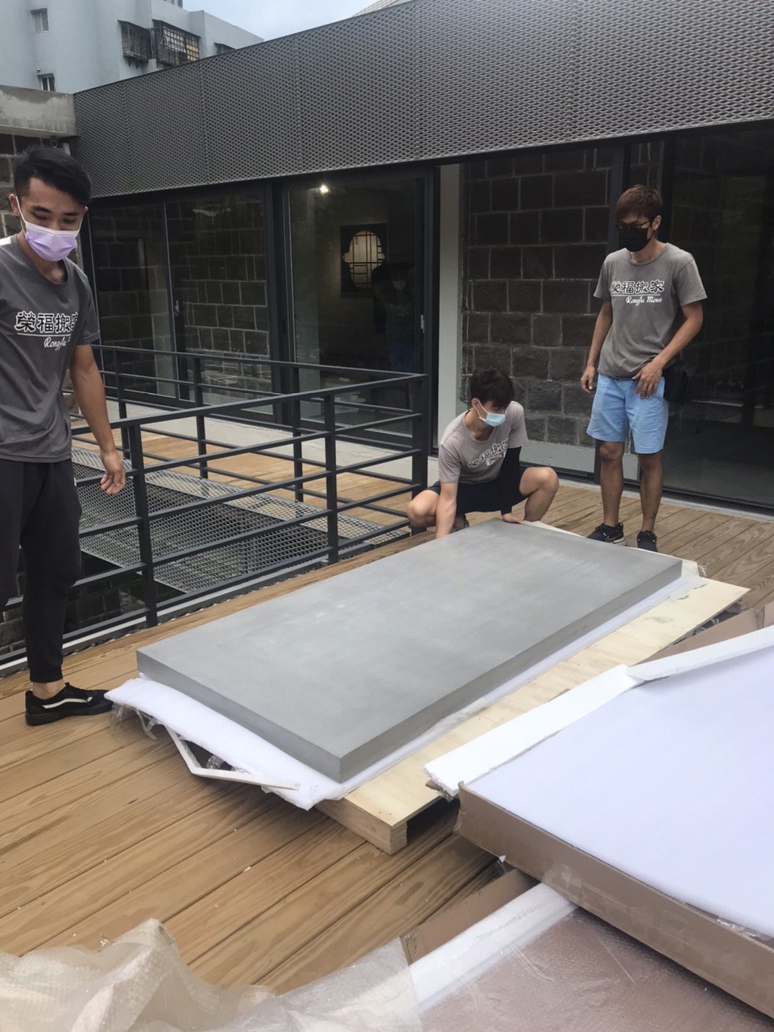 特殊搬運、搬重物【榮福搬家公司】單一家具搬運、清水模辦公桌、清水模餐桌、進口餐桌-水泥桌面長桌、專業搬運、組裝定位、進口原木餐桌、美術館搬遷、300公斤餐桌搬運、跨縣市搬家、搬工計時、人力搬運、搬家首選、吊掛搬運、特殊重物搬運、專搬重物、搬重物技巧、新北搬家公司推薦、搬家車、搬家公司、基隆搬家、南港搬家、桃園搬家公司推薦、台北搬家公司推薦:大台北搬家,精緻包裝搬運「細膩包裝、專業搬運、用心服務、以客為尊」是榮福搬家公司的宗旨與精神。歡迎立即來電02-2651-2727專人服務。 特殊搬運、搬重物【榮福搬家公司】單一家具搬運、清水模辦公桌、清水模餐桌、進口餐桌-水泥桌面長桌、專業搬運、組裝定位、進口原木餐桌、美術館搬遷、300公斤餐桌搬運、跨縣市搬家、搬工計時、人力搬運、搬家首選、吊掛搬運、特殊重物搬運、專搬重物、搬重物技巧、新北搬家公司推薦、搬家車、搬家公司、基隆搬家、南港搬家、桃園搬家公司推薦、台北搬家公司推薦:大台北搬家,精緻包裝搬運「細膩包裝、專業搬運、用心服務、以客為尊」是榮福搬家公司的宗旨與精神。歡迎立即來電02-2651-2727專人服務。