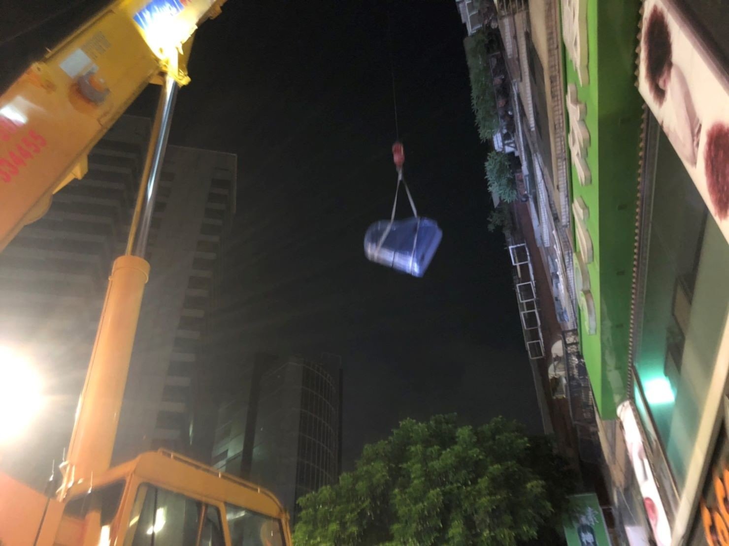特殊搬運、搬重物【榮福搬家公司】精緻包裝鋼琴、演奏鋼琴、三角鋼琴、鋼琴搬運、音樂廳平台式鋼琴搬運、演奏會平台式鋼琴搬運、飯店平台式鋼琴搬運、跨縣市搬鋼琴、鋼琴室內移動、搬鋼琴首選、鋼琴吊掛搬運、專搬重物、搬重物技巧、新北鋼琴搬運公司推薦、大台北鋼琴搬運公司、桃園鋼琴搬運公司、新竹鋼琴搬運公司、台北搬家公司推薦:大台北搬家,精緻包裝搬運「細膩包裝、專業搬運、用心服務、以客為尊」是榮福搬家公司的宗旨與精神。歡迎立即來電02-2651-2727專人服務。 特殊搬運、搬重物【榮福搬家公司】精緻包裝鋼琴、演奏鋼琴、三角鋼琴、鋼琴搬運、音樂廳平台式鋼琴搬運、演奏會平台式鋼琴搬運、飯店平台式鋼琴搬運、跨縣市搬鋼琴、鋼琴室內移動、搬鋼琴首選、鋼琴吊掛搬運、專搬重物、搬重物技巧、新北鋼琴搬運公司推薦、大台北鋼琴搬運公司、桃園鋼琴搬運公司、新竹鋼琴搬運公司、台北搬家公司推薦:大台北搬家,精緻包裝搬運「細膩包裝、專業搬運、用心服務、以客為尊」是榮福搬家公司的宗旨與精神。歡迎立即來電02-2651-2727專人服務。