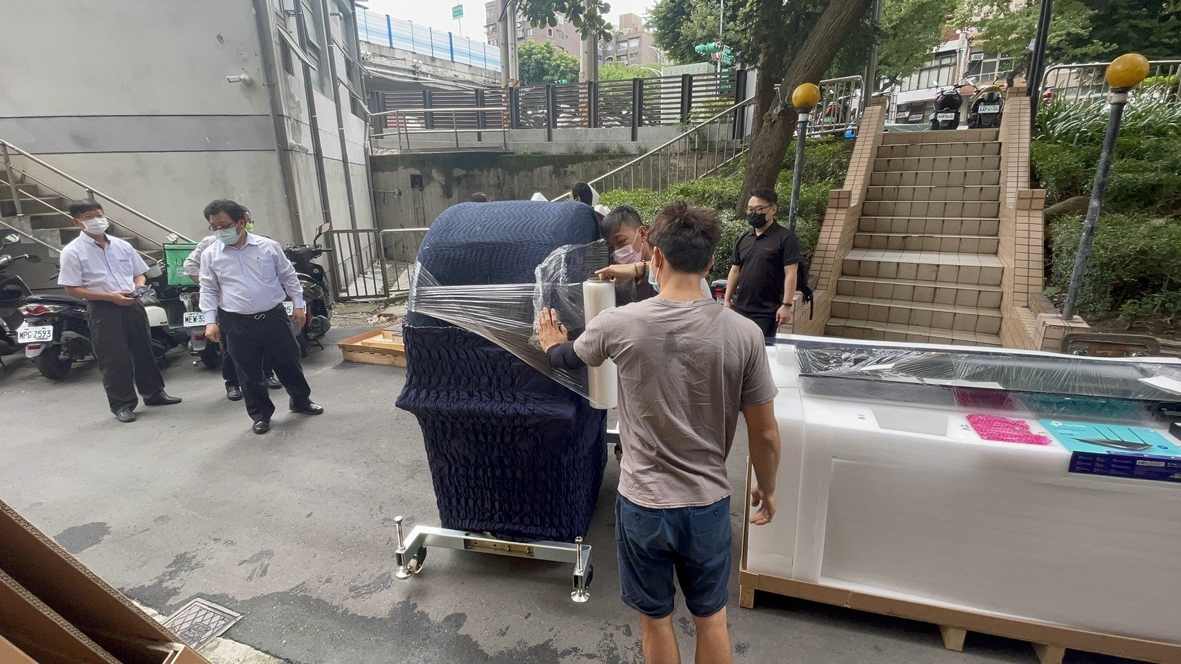 特殊搬運、搬重物【榮福搬家】醫療器材、醫療設備搬運、斷層掃苗儀器搬運、搬單一物件、南港搬家、桃園搬家公司推薦、新北搬家公司推薦、可配合醫院搬運、生技科學儀器搬運、海關箱待拆、醫療儀器專業搬運、廠房遷移、公司行號搬、專搬重物、搬工服務、人力搬運,針對顧客都秉持以用心實在專業搬家技巧,搬家實在用心值得您的信賴與選擇。歡迎來電咨詢02-2651-2727,榮福搬家有專員立即為您服務。 特殊搬運、搬重物【榮福搬家】醫療器材、醫療設備搬運、斷層掃苗儀器搬運、搬單一物件、南港搬家、桃園搬家公司推薦、新北搬家公司推薦、可配合醫院搬運、生技科學儀器搬運、海關箱待拆、醫療儀器專業搬運、廠房遷移、公司行號搬、專搬重物、搬工服務、人力搬運,針對顧客都秉持以用心實在專業搬家技巧,搬家實在用心值得您的信賴與選擇。歡迎來電咨詢02-2651-2727,榮福搬家有專員立即為您服務。