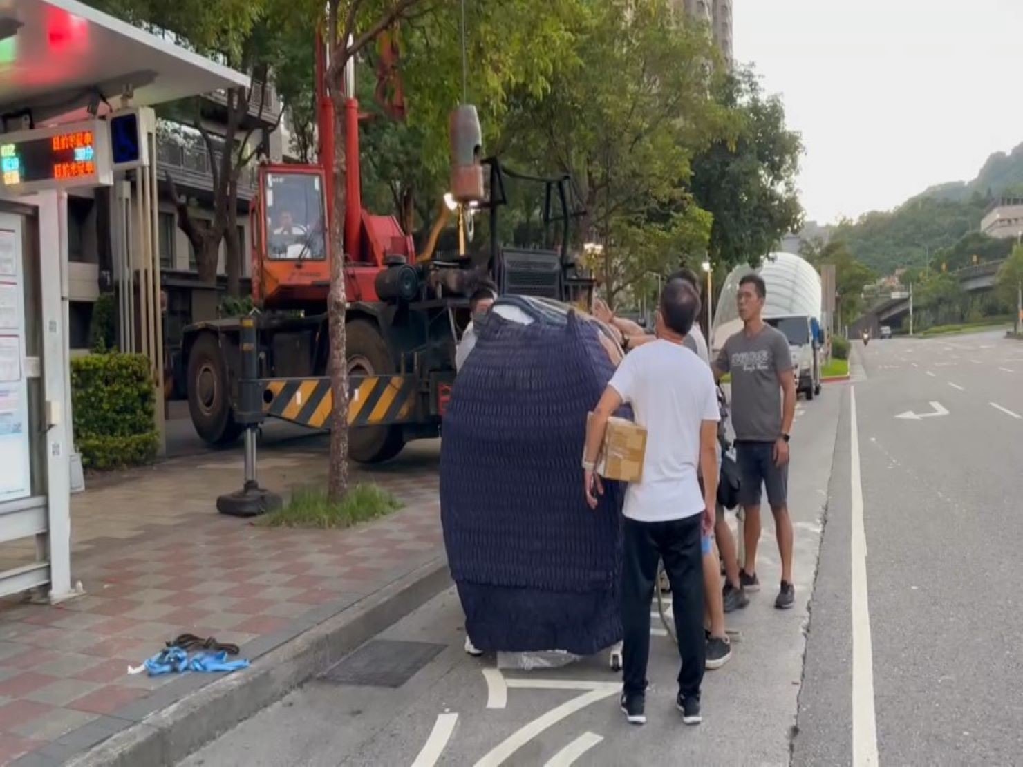 台北搬家重物吊掛搬運∣南港搬家重物吊掛搬運∣新北搬家重物吊掛搬運∣雙北搬家重物吊掛搬運∣汐止搬家重物吊掛運∣五股搬家重物吊搬運搬運∣ ∣板橋搬家重物吊掛搬運∣桃園搬家重物吊掛搬運推薦【榮福搬家】屬專業搬家細吊累運唯一的選擇,累積20年來特殊重物的搬運經驗,專業敏捷快速完成您的各項搬運任務。榮福搬家擁有精細的包裝搬運「精細包裝、專業搬運、用心服務、以客為尊」是榮福家搬運公司的宗旨與精神。歡迎立即來電02-2651-2727人服務。 台北搬家重物吊掛搬運∣南港搬家重物吊掛搬運∣新北搬家重物吊掛搬運∣雙北搬家重物吊掛搬運∣汐止搬家重物吊掛運∣五股搬家重物吊搬運搬運∣ ∣板橋搬家重物吊掛搬運∣桃園搬家重物吊掛搬運推薦【榮福搬家】屬專業搬家細吊累運唯一的選擇,累積20年來特殊重物的搬運經驗,專業敏捷快速完成您的各項搬運任務。榮福搬家擁有精細的包裝搬運「精細包裝、專業搬運、用心服務、以客為尊」是榮福家搬運公司的宗旨與精神。歡迎立即來電02-2651-2727人服務。