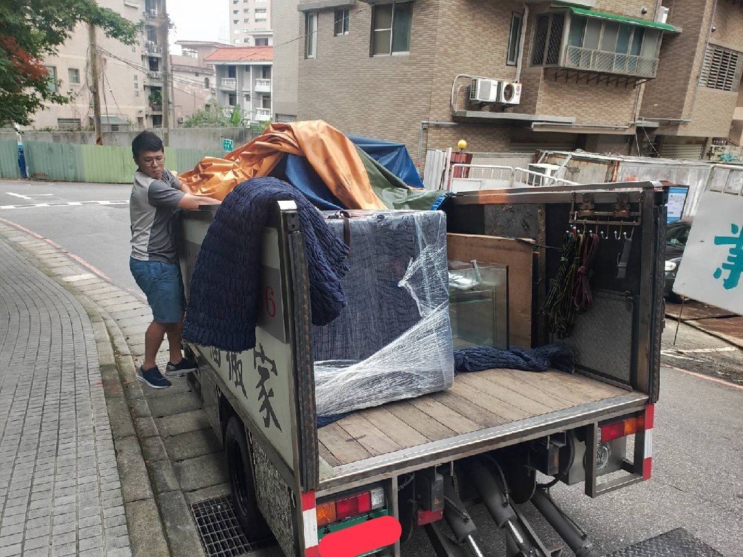 搬家公司推薦【榮福搬家公司】精搬魚缸、跨縣搬家、搬家首選、吊掛搬運、吊家具搬運、台北搬家公司推薦:大台北搬家,精緻包裝搬運「細膩包裝、專業搬運、用心服務、以客為尊」是榮福搬家公司的宗旨與精神。歡迎立即來電02-2651-2727專人服務。 搬家公司推薦【榮福搬家公司】精搬魚缸、跨縣搬家、搬家首選、吊掛搬運、吊家具搬運、台北搬家公司推薦:大台北搬家,精緻包裝搬運「細膩包裝、專業搬運、用心服務、以客為尊」是榮福搬家公司的宗旨與精神。歡迎立即來電02-2651-2727專人服務。