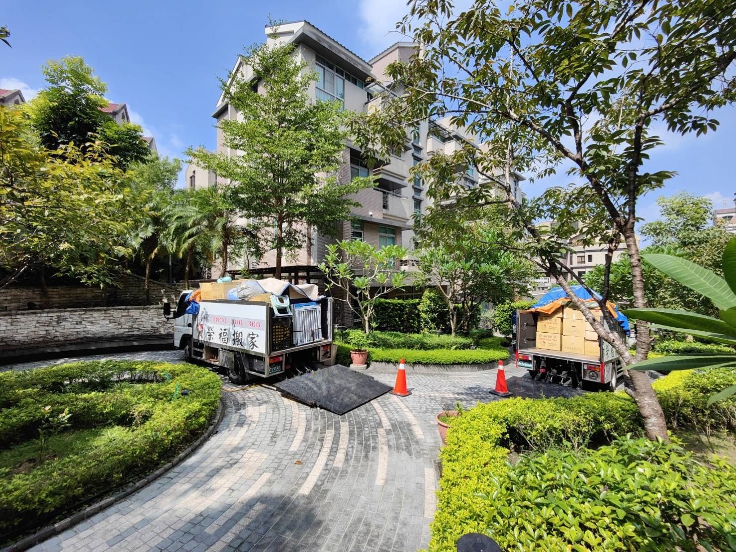 搬家具、冰箱搬運、基隆搬家、搬家電、床墊搬運、搬衣櫃、搬大型家具、搬公司行號、家庭搬家、搬鋼琴、搬工計時、人工搬運、搬運、搬家紙箱,針對顧客都秉持以用心實在專業搬家技巧,搬家實在用心值得您的信賴與選擇。【榮福搬家公司】搬家首選、搬家公司推薦:優質搬家,包裝搬運「細膩包裝、專業搬運、用心服務、以客為尊」是榮福搬家公司的宗旨與精神。歡迎立即來電02-2651-2727專人服務。系統式家具拆裝找專業的榮福搬家就對了。 搬家具、冰箱搬運、基隆搬家、搬家電、床墊搬運、搬衣櫃、搬大型家具、搬公司行號、家庭搬家、搬鋼琴、搬工計時、人工搬運、搬運、搬家紙箱,針對顧客都秉持以用心實在專業搬家技巧,搬家實在用心值得您的信賴與選擇。【榮福搬家公司】搬家首選、搬家公司推薦:優質搬家,包裝搬運「細膩包裝、專業搬運、用心服務、以客為尊」是榮福搬家公司的宗旨與精神。歡迎立即來電02-2651-2727專人服務。系統式家具拆裝找專業的榮福搬家就對了。