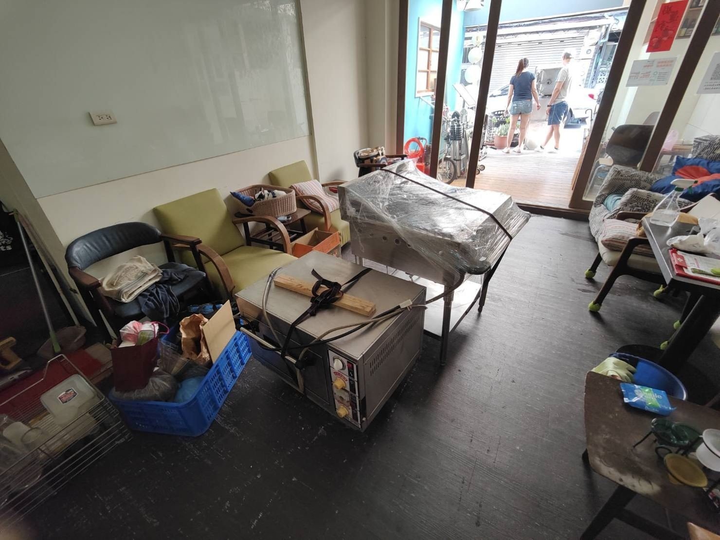 【榮福搬家】營業用冰箱吊掛、營業用烤箱搬運、中島工作檯櫃吊掛、工作搬遷,工作桌、長桌吧檯,台北搬家公司推薦:大台北搬家,精緻包裝搬運「細膩包裝、專業搬運、用心服務、以客為尊」搬家首選、吊掛搬運、吊家具搬運、台北搬家公司推薦:大台北搬家,精緻包裝搬運「細膩包裝、專業搬運、用心服務、以客為尊」是榮福搬家公司的宗旨與精神。歡迎立即來電02-2651-2727專人服務。 【榮福搬家】營業用冰箱吊掛、營業用烤箱搬運、中島工作檯櫃吊掛、工作搬遷,工作桌、長桌吧檯,台北搬家公司推薦:大台北搬家,精緻包裝搬運「細膩包裝、專業搬運、用心服務、以客為尊」搬家首選、吊掛搬運、吊家具搬運、台北搬家公司推薦:大台北搬家,精緻包裝搬運「細膩包裝、專業搬運、用心服務、以客為尊」是榮福搬家公司的宗旨與精神。歡迎立即來電02-2651-2727專人服務。