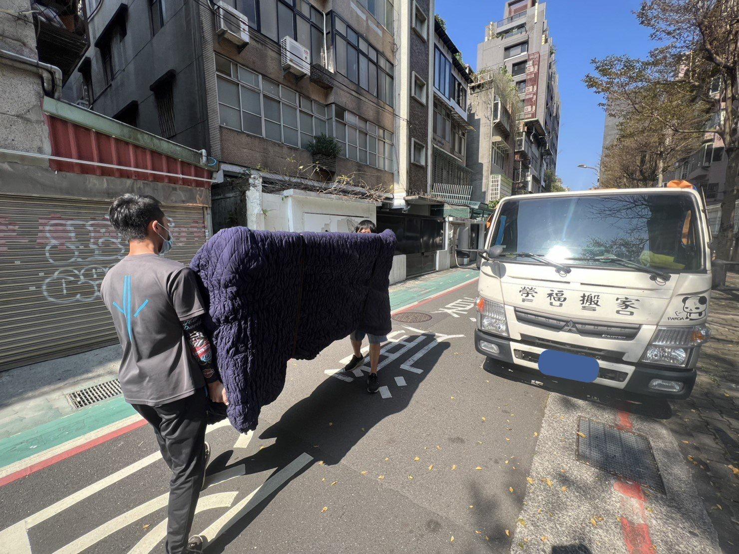 台北專業搬家｜新北搬家｜南港搬家｜汐止專業搬家｜雙北可信賴搬家｜三重蘆洲專業搬家｜五股搬家｜林口搬家｜小資族搬家｜一房一廳套房搬家｜台北少量家具搬家｜新北少量家具搬家｜汐止少量家具搬家｜三重蘆洲少量家具搬家｜雙人床架拆組裝｜洗衣機搬運｜沙發搬運｜書桌搬運｜餐桌搬運｜鋼琴搬運，搬家公司推薦【榮福搬家公司】屬於專業搬家精緻服務搬運以「細膩安全專業搬運、用心服務、以客為尊」之宗旨與精神搬運服務客戶，歡迎來電02-2651-2727專人服務。