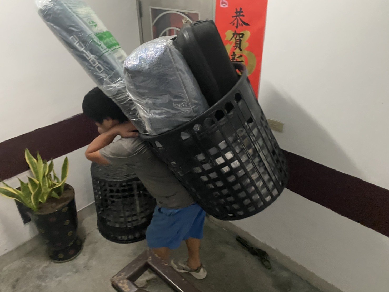 搬家推薦【榮福搬家公司】跨縣搬鋼琴、搬家首選、搬家公司推薦:大台北搬家,精緻包裝搬運「細膩包裝、專業搬運、用心服務、以客為尊」是榮福搬家公司的宗旨與精神。歡迎立即來電02-2651-2727專人服務。系統式家具拆裝找專業的榮福搬家就對了。 搬家推薦【榮福搬家公司】跨縣搬鋼琴、搬家首選、搬家公司推薦:大台北搬家,精緻包裝搬運「細膩包裝、專業搬運、用心服務、以客為尊」是榮福搬家公司的宗旨與精神。歡迎立即來電02-2651-2727專人服務。系統式家具拆裝找專業的榮福搬家就對了。