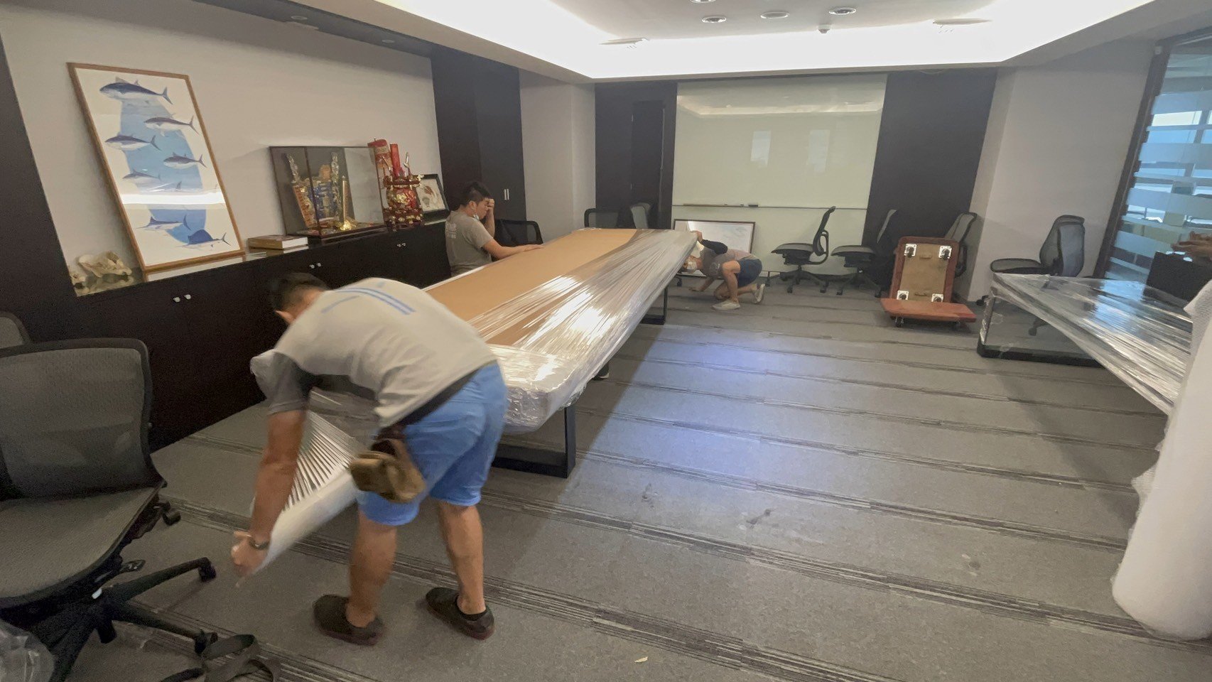 只需搬一件家具?搬運單一家具【榮福搬家公司】大型實木會議桌、雕刻品、木雕神像、木雕刻藝術品、按摩椅搬運、搬神明桌、家庭搬家、跨縣市搬家、搬工計時、專業吊掛搬運、搬搬家首選、特殊重物搬運、專搬重物、搬重物技巧、新北搬家公司推薦、搬家車、搬家公司、基隆搬家、南港搬家、桃園搬家公司推薦、台北搬家公司推薦:大台北搬家,精緻包裝搬運「細膩包裝、專業搬運、用心服務、以客為尊」是榮福搬家公司的宗旨與精神。歡迎立即來電02-2651-2727專人服務。 只需搬一件家具?搬運單一家具【榮福搬家公司】大型實木會議桌、雕刻品、木雕神像、木雕刻藝術品、按摩椅搬運、搬神明桌、家庭搬家、跨縣市搬家、搬工計時、專業吊掛搬運、搬搬家首選、特殊重物搬運、專搬重物、搬重物技巧、新北搬家公司推薦、搬家車、搬家公司、基隆搬家、南港搬家、桃園搬家公司推薦、台北搬家公司推薦:大台北搬家,精緻包裝搬運「細膩包裝、專業搬運、用心服務、以客為尊」是榮福搬家公司的宗旨與精神。歡迎立即來電02-2651-2727專人服務。