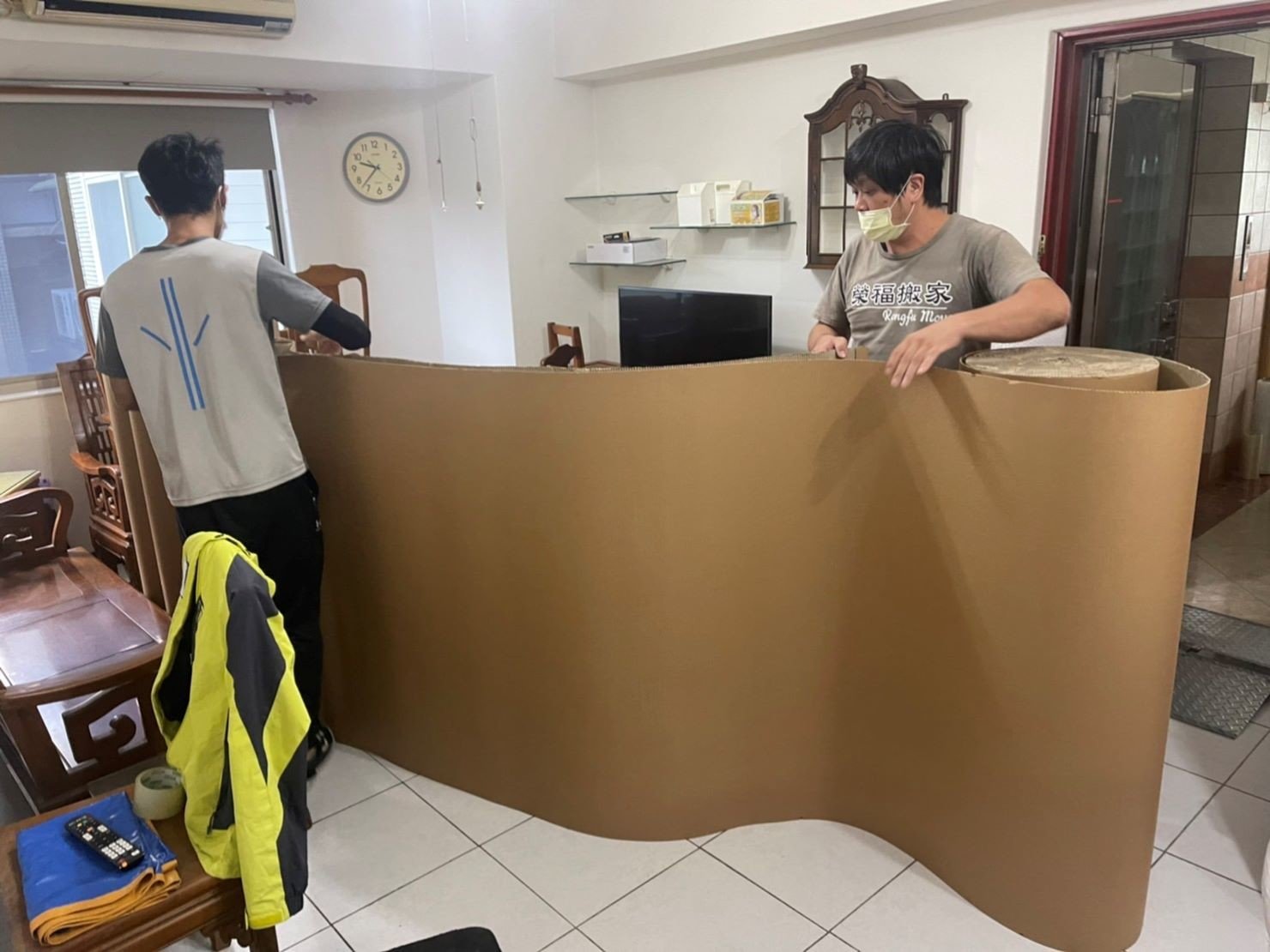 倉儲暫放精緻包裝、搬家公司推薦、新北搬家公司推薦【榮福搬家公司】基隆倉儲搬運搬家、南港倉儲搬運搬家、桃園倉儲搬運、台北倉儲搬運搬家、新北倉儲搬運搬家、板橋倉儲搬運搬家,【倉儲暫放唯一指定搬家公司】住家裝修倉儲暫放、精緻搬家、精緻包裝、倉儲暫放家具防護包裝防潮濕防蟲蛀、廚房家電倉儲包裝、紅木桌椅防潮防蟲倉儲暫放、搬家首選,大型家具搬運、台北搬家公司推薦:大台北搬家,精緻包裝搬運「細膩包裝、專業搬運、用心服務、以客為尊」是榮福搬家公司的宗旨與精神。歡迎立即來電02-2651-2727專人服務。 倉儲暫放精緻包裝、搬家公司推薦、新北搬家公司推薦【榮福搬家公司】基隆倉儲搬運搬家、南港倉儲搬運搬家、桃園倉儲搬運、台北倉儲搬運搬家、新北倉儲搬運搬家、板橋倉儲搬運搬家,【倉儲暫放唯一指定搬家公司】住家裝修倉儲暫放、精緻搬家、精緻包裝、倉儲暫放家具防護包裝防潮濕防蟲蛀、廚房家電倉儲包裝、紅木桌椅防潮防蟲倉儲暫放、搬家首選,大型家具搬運、台北搬家公司推薦:大台北搬家,精緻包裝搬運「細膩包裝、專業搬運、用心服務、以客為尊」是榮福搬家公司的宗旨與精神。歡迎立即來電02-2651-2727專人服務。