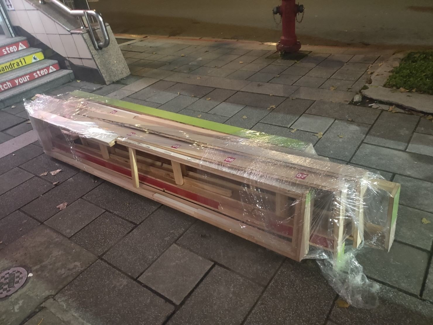捷運地下街店面搬遷【榮福搬家公司】店面搬遷、精搬金庫、搬保險櫃、精搬魚缸、魚缸搬運、跨縣搬家、搬工派遣、搬洗衣機、搬床墊、搬冰箱、搬家具、搬家首選、吊掛搬運、吊家具搬運、新北搬家公司推薦、桃園搬家推薦、南港搬家、基隆搬家、台北搬家公司推薦:大台北搬家,精緻包裝搬運「細膩包裝、專業搬運、用心服務、以客為尊」是榮福搬家公司的宗旨與精神。歡迎立即來電02-2651-2727專人服務。 捷運地下街店面搬遷【榮福搬家公司】店面搬遷、精搬金庫、搬保險櫃、精搬魚缸、魚缸搬運、跨縣搬家、搬工派遣、搬洗衣機、搬床墊、搬冰箱、搬家具、搬家首選、吊掛搬運、吊家具搬運、新北搬家公司推薦、桃園搬家推薦、南港搬家、基隆搬家、台北搬家公司推薦:大台北搬家,精緻包裝搬運「細膩包裝、專業搬運、用心服務、以客為尊」是榮福搬家公司的宗旨與精神。歡迎立即來電02-2651-2727專人服務。