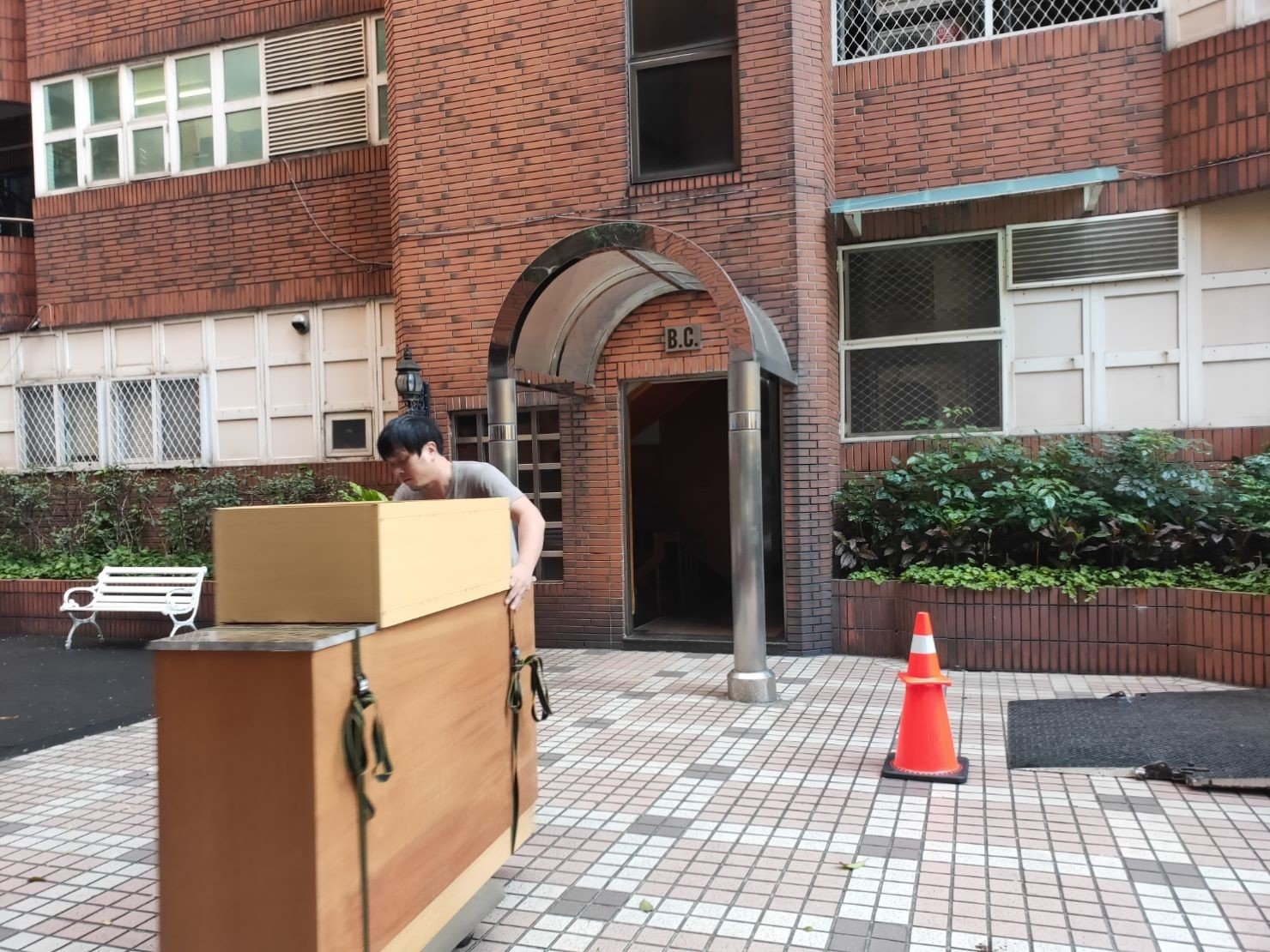 搬家常見問題、搬家公司推薦、新北搬家推薦【榮福搬家公司】南港搬家、桃園搬家公司推薦、台北搬家公司推薦、大型家具搬運、搬家具、冰箱搬運、基隆搬家、搬家電、大型家電搬運、床墊搬運、搬家車、家庭搬家、精搬鋼琴、搬鋼琴、搬工、搬運、搬家紙箱、跨縣市搬家、單件家具運送、搬家估價、搬家首選,搬家達人,針對顧客都秉持以用心實在專業搬家技巧,搬家實在用心值得您的信賴與選擇。歡迎來電咨詢02-2651-2727,榮福搬家有專員立即為您服務。 搬家常見問題、搬家公司推薦、新北搬家推薦【榮福搬家公司】南港搬家、桃園搬家公司推薦、台北搬家公司推薦、大型家具搬運、搬家具、冰箱搬運、基隆搬家、搬家電、大型家電搬運、床墊搬運、搬家車、家庭搬家、精搬鋼琴、搬鋼琴、搬工、搬運、搬家紙箱、跨縣市搬家、單件家具運送、搬家估價、搬家首選,搬家達人,針對顧客都秉持以用心實在專業搬家技巧,搬家實在用心值得您的信賴與選擇。歡迎來電咨詢02-2651-2727,榮福搬家有專員立即為您服務。