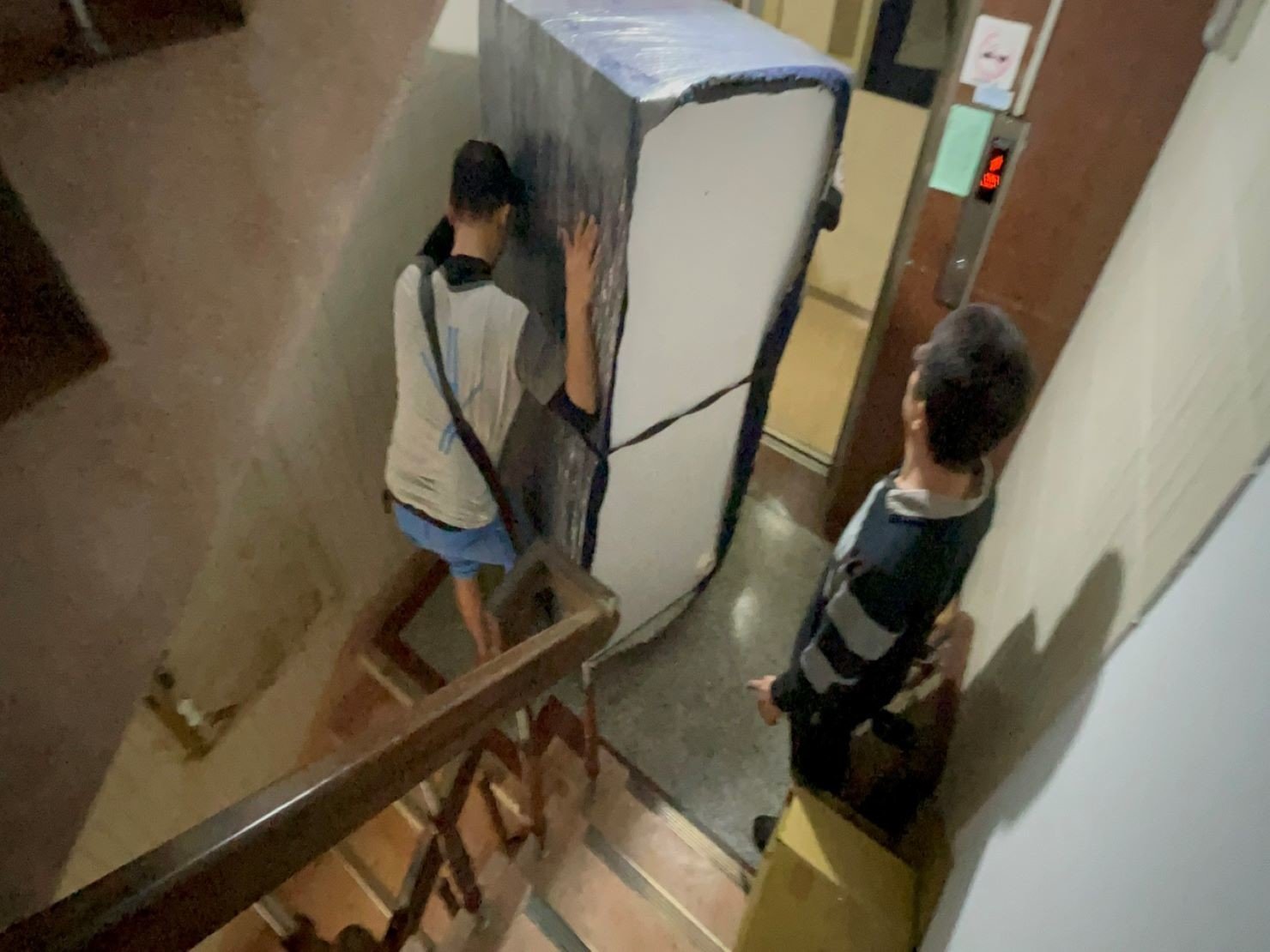 搬家公司推薦、新北搬家推薦【榮福搬家公司】南港搬家、精搬魚缸、桃園搬家公司推薦、台北搬家公司推薦、廢棄家具處理、廢棄家具清運、家庭廢棄物清運、清運、搬家、家具垃圾清運、搬家具、冰箱搬運、基隆搬家、搬洗衣機、搬家電、床墊搬運、搬保險櫃、搬金庫、搬公司行號、跨縣市搬家、搬沙發、家庭搬家、搬家首選、搬鋼琴、搬工、搬運、搬家紙箱,針對顧客都秉持以用心實在專業搬家技巧,搬家實在用心值得您的信賴與選擇。歡迎來電咨詢02-2651-2727,榮福搬家有專員立即為您服務。 搬家公司推薦、新北搬家推薦【榮福搬家公司】南港搬家、精搬魚缸、桃園搬家公司推薦、台北搬家公司推薦、廢棄家具處理、廢棄家具清運、家庭廢棄物清運、清運、搬家、家具垃圾清運、搬家具、冰箱搬運、基隆搬家、搬洗衣機、搬家電、床墊搬運、搬保險櫃、搬金庫、搬公司行號、跨縣市搬家、搬沙發、家庭搬家、搬家首選、搬鋼琴、搬工、搬運、搬家紙箱,針對顧客都秉持以用心實在專業搬家技巧,搬家實在用心值得您的信賴與選擇。歡迎來電咨詢02-2651-2727,榮福搬家有專員立即為您服務。