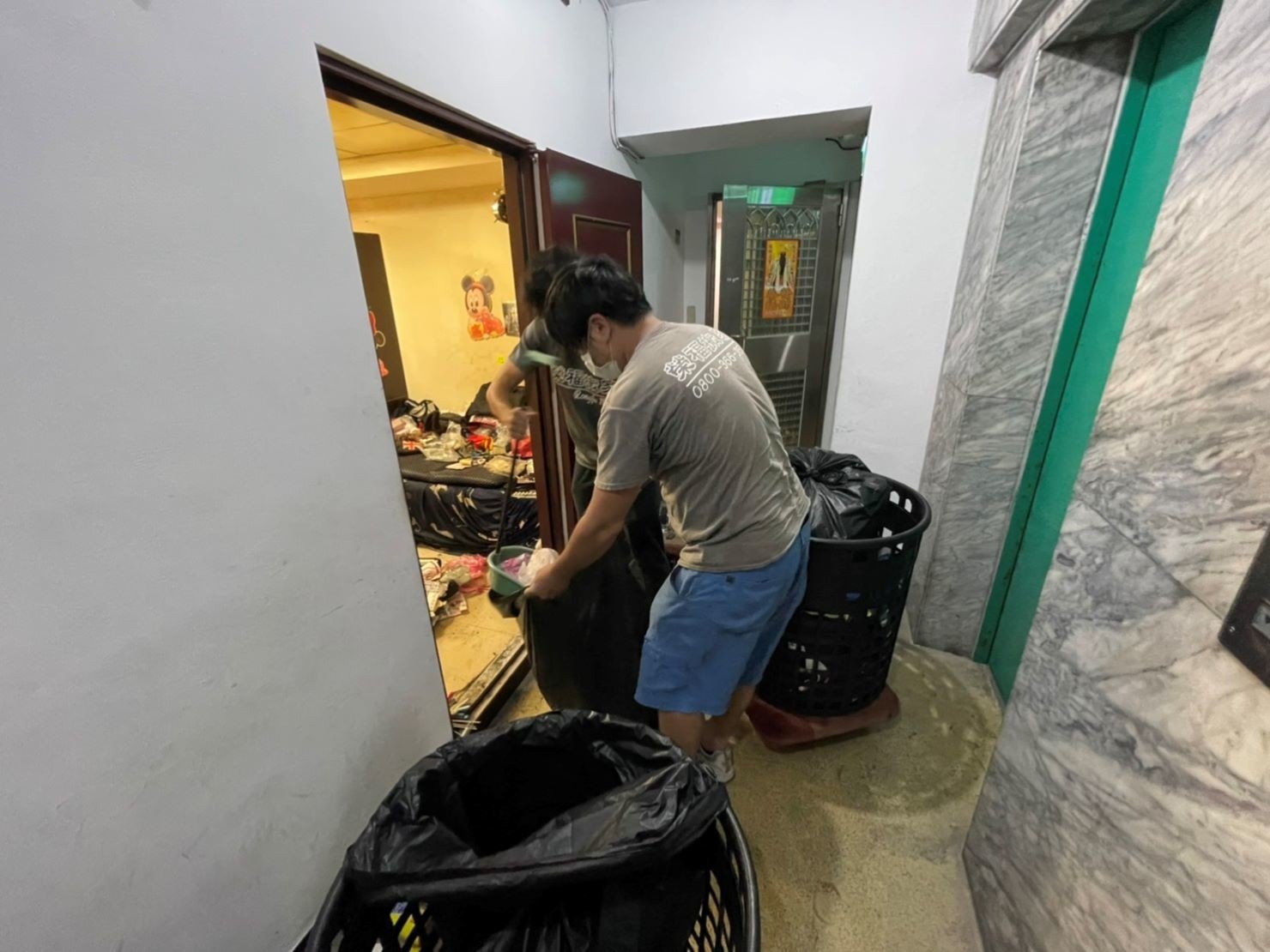新北市垃圾清運、台北垃圾清運、不要的家具怎麼辦、搬家公司推薦、新北搬家推薦【榮福搬家公司】南港搬家、桃園搬家公司推薦、桃園大型垃圾、台北搬家公司推薦、搬垃圾處理、家庭廢棄物清運、廢棄物處理、搬運廢棄物、家具垃圾處理、清運、搬家具、冰箱搬運、基隆搬家、大型家電回收清運、床墊搬運、搬衣櫃、大型家具丟棄、搬公司行號、家庭垃圾清運公司、清垃圾、廢棄家具處理、廢棄家具清運、搬家車,針對顧客都秉持以用心實在專業搬家技巧,搬家實在用心值得您的信賴與選擇。歡迎來電咨詢02-2651-2727,榮福搬家有專員立即為您服務。 新北市垃圾清運、台北垃圾清運、不要的家具怎麼辦、搬家公司推薦、新北搬家推薦【榮福搬家公司】南港搬家、桃園搬家公司推薦、桃園大型垃圾、台北搬家公司推薦、搬垃圾處理、家庭廢棄物清運、廢棄物處理、搬運廢棄物、家具垃圾處理、清運、搬家具、冰箱搬運、基隆搬家、大型家電回收清運、床墊搬運、搬衣櫃、大型家具丟棄、搬公司行號、家庭垃圾清運公司、清垃圾、廢棄家具處理、廢棄家具清運、搬家車,針對顧客都秉持以用心實在專業搬家技巧,搬家實在用心值得您的信賴與選擇。歡迎來電咨詢02-2651-2727,榮福搬家有專員立即為您服務。