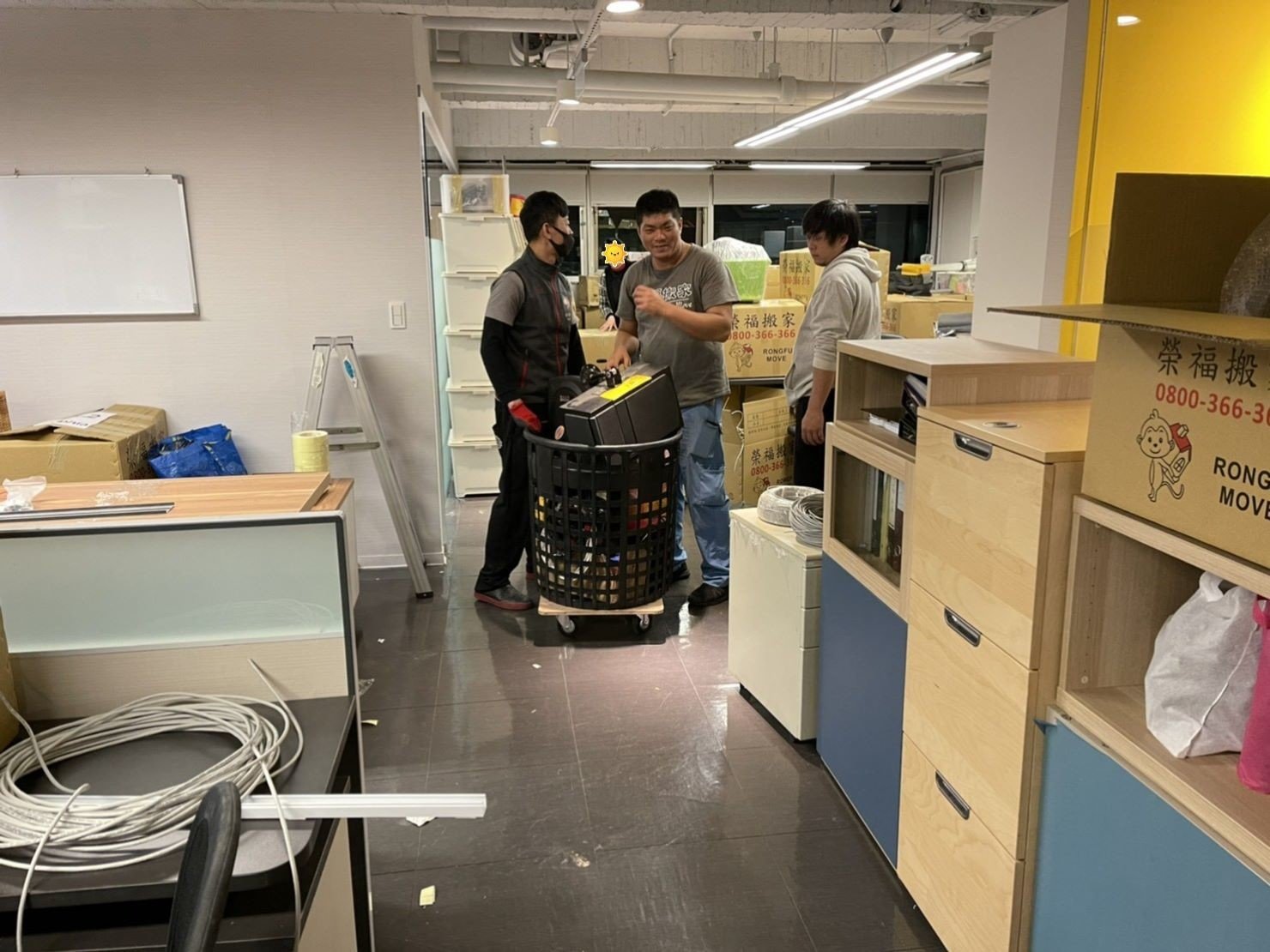 搬家公司推薦、台北搬家推薦【榮福搬家公司】南港搬家、桃園搬家公司推薦、新北搬家公司推薦、企業搬運服務、搬公司行號、廠房遷移、屏風拆裝、公司行號搬遷、政府機關搬遷、百貨專櫃遷移、學校單位搬遷、雜貨店搬遷、精緻包裝、家庭搬家、搬鋼琴、搬工、搬家公司紙箱、黃色膠帶、搬家估價、基隆搬家、家具拆裝、搬家具,針對顧客都秉持以用心實在專業搬家技巧,搬家實在用心值得您的信賴與選擇。歡迎來電咨詢02-2651-2727,榮福搬家有專員立即為您服務。 搬家公司推薦、台北搬家推薦【榮福搬家公司】南港搬家、桃園搬家公司推薦、新北搬家公司推薦、企業搬運服務、搬公司行號、廠房遷移、屏風拆裝、公司行號搬遷、政府機關搬遷、百貨專櫃遷移、學校單位搬遷、雜貨店搬遷、精緻包裝、家庭搬家、搬鋼琴、搬工、搬家公司紙箱、黃色膠帶、搬家估價、基隆搬家、家具拆裝、搬家具,針對顧客都秉持以用心實在專業搬家技巧,搬家實在用心值得您的信賴與選擇。歡迎來電咨詢02-2651-2727,榮福搬家有專員立即為您服務。