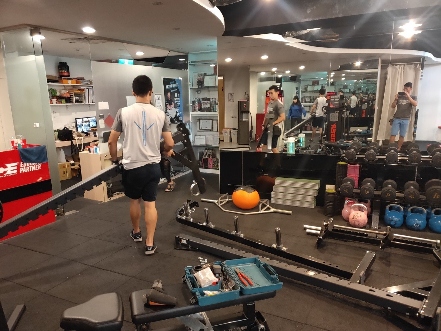 台北搬家、新北搬家、搬家公司推薦、新北搬家公司推薦【榮福搬家公司】運動器材搬運、基隆搬家、南港搬家、桃園搬家公司推薦、搬健身房運動設備、精密儀器搬運、精密儀器包裝、拆裝服務、搬工計時、人工搬運、單件家具搬運、單一物件搬運、藝術品包裝運輸、藝術品搬運、搬家首選、吊掛搬運、吊家具搬運、大型家具搬運、台北搬家公司推薦:大台北搬家,精緻搬運「細膩包裝、專業搬運、用心服務、以客為尊」是榮福搬家公司的宗旨與精神。歡迎立即來電02-2651-2727專人服務。 台北搬家、新北搬家、搬家公司推薦、新北搬家公司推薦【榮福搬家公司】運動器材搬運、基隆搬家、南港搬家、桃園搬家公司推薦、搬健身房運動設備、精密儀器搬運、精密儀器包裝、拆裝服務、搬工計時、人工搬運、單件家具搬運、單一物件搬運、藝術品包裝運輸、藝術品搬運、搬家首選、吊掛搬運、吊家具搬運、大型家具搬運、台北搬家公司推薦:大台北搬家,精緻搬運「細膩包裝、專業搬運、用心服務、以客為尊」是榮福搬家公司的宗旨與精神。歡迎立即來電02-2651-2727專人服務。