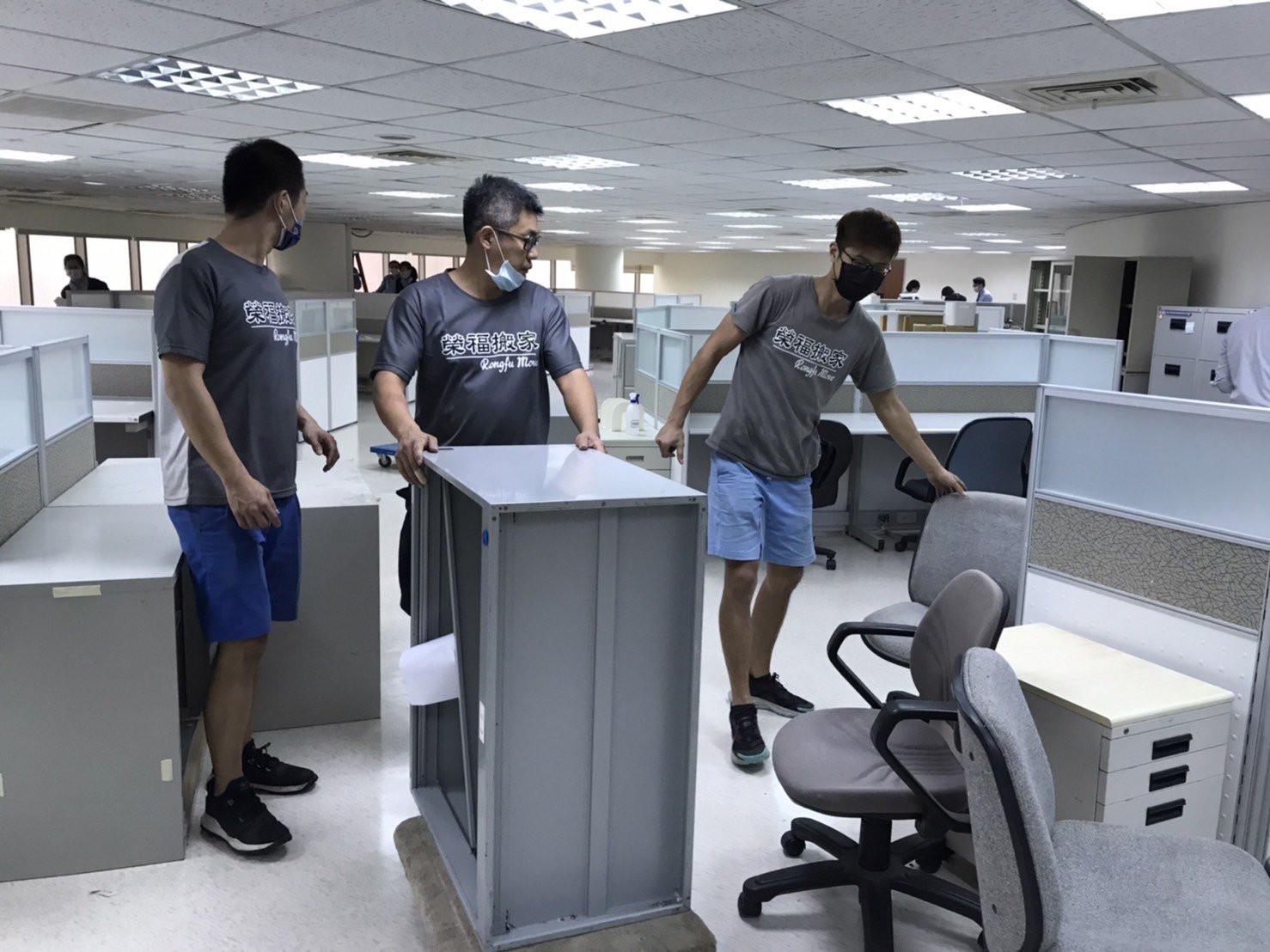 搬家公司推薦、台北辦公室搬遷推薦【榮福搬家公司】 南港辦公室搬遷、桃園辦公室搬遷、新北辦公室搬遷、基隆辦公室搬遷、辦公室同棟不同樓搬工、桃園同棟不同樓搬工、新北同棟不同樓搬工、內湖同棟不同樓搬工、台北同棟不同區塊工搬、新北同棟不同區塊工搬、內湖同棟不同區塊工搬、桃園同棟不同區塊工搬、保險箱、金庫搬運、搬活動櫃、搬公文櫃、搬保密櫃、搬辦公桌、旋轉椅、辦公椅、搬資料櫃、辦公室遷移、搬會客桌、碎紙機、印表機、搬玻璃櫥櫃、會議桌搬運、OA屏風拆裝搬遷、事務機搬運、搬電腦設備、公司行號搬遷、政府機關搬遷、學校單位搬遷、精緻包裝、搬家紙箱、搬鐵櫃、搬保密文件、保密文件銷毀、搬工計時、搬工服務、人力搬運,針對顧客都秉持以用心實在專業搬家技巧,搬家實在用心值得您的信賴與選擇。歡迎來電咨詢02-2651-2727,榮福搬家有專員立即為您服務。 搬家公司推薦、台北辦公室搬遷推薦【榮福搬家公司】 南港辦公室搬遷、桃園辦公室搬遷、新北辦公室搬遷、基隆辦公室搬遷、辦公室同棟不同樓搬工、桃園同棟不同樓搬工、新北同棟不同樓搬工、內湖同棟不同樓搬工、台北同棟不同區塊工搬、新北同棟不同區塊工搬、內湖同棟不同區塊工搬、桃園同棟不同區塊工搬、保險箱、金庫搬運、搬活動櫃、搬公文櫃、搬保密櫃、搬辦公桌、旋轉椅、辦公椅、搬資料櫃、辦公室遷移、搬會客桌、碎紙機、印表機、搬玻璃櫥櫃、會議桌搬運、OA屏風拆裝搬遷、事務機搬運、搬電腦設備、公司行號搬遷、政府機關搬遷、學校單位搬遷、精緻包裝、搬家紙箱、搬鐵櫃、搬保密文件、保密文件銷毀、搬工計時、搬工服務、人力搬運,針對顧客都秉持以用心實在專業搬家技巧,搬家實在用心值得您的信賴與選擇。歡迎來電咨詢02-2651-2727,榮福搬家有專員立即為您服務。