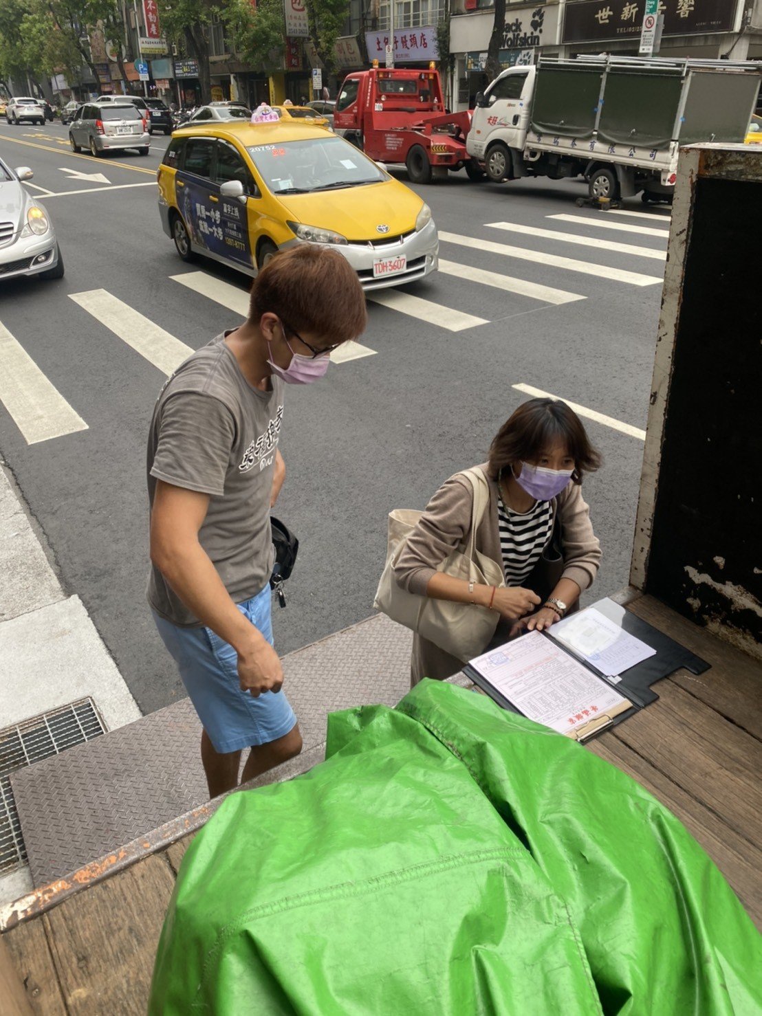 搬家公司推薦、台北搬家推薦【榮福搬家公司】個人倉儲搬運、南港搬家、基隆搬家、桃園搬家公司推薦、新北搬家公司推薦、百貨公司進撤櫃、專櫃進撤櫃、企業搬運服務、搬公司行號、廠房遷移、公司行號搬遷、政府機關搬遷、百貨專櫃遷移、學校單位搬遷、精緻包裝、家庭搬家、搬家紙箱、搬工計時、搬工服務、人力搬運、搬家車,針對顧客都秉持以用心實在專業搬家技巧,搬家實在用心值得您的信賴與選擇。歡迎來電咨詢02-2651-2727,榮福搬家有專員立即為您服務。 搬家公司推薦、台北搬家推薦【榮福搬家公司】個人倉儲搬運、南港搬家、基隆搬家、桃園搬家公司推薦、新北搬家公司推薦、百貨公司進撤櫃、專櫃進撤櫃、企業搬運服務、搬公司行號、廠房遷移、公司行號搬遷、政府機關搬遷、百貨專櫃遷移、學校單位搬遷、精緻包裝、家庭搬家、搬家紙箱、搬工計時、搬工服務、人力搬運、搬家車,針對顧客都秉持以用心實在專業搬家技巧,搬家實在用心值得您的信賴與選擇。歡迎來電咨詢02-2651-2727,榮福搬家有專員立即為您服務。
