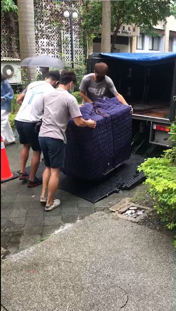 特殊搬運、搬重物【榮福搬家】醫療器材、醫療設備搬運、實驗室器材搬運、實業室高溫加熱器、科技大學社團設備移動、搬運搬單一物件、南港搬家、桃園搬家公司推薦、新北搬家公司推薦、可配合校園室內移動、生技科學儀器搬運、海關箱待拆、醫療儀器專業搬運、公司行號搬、專搬重物、搬工服務、人力搬運,針對顧客都秉持以用心實在專業搬家技巧,搬家實在用心值得您的信賴與選擇。歡迎來電咨詢02-2651-2727,榮福搬家有專員立即為您服務。 特殊搬運、搬重物【榮福搬家】醫療器材、醫療設備搬運、實驗室器材搬運、實業室高溫加熱器、科技大學社團設備移動、搬運搬單一物件、南港搬家、桃園搬家公司推薦、新北搬家公司推薦、可配合校園室內移動、生技科學儀器搬運、海關箱待拆、醫療儀器專業搬運、公司行號搬、專搬重物、搬工服務、人力搬運,針對顧客都秉持以用心實在專業搬家技巧,搬家實在用心值得您的信賴與選擇。歡迎來電咨詢02-2651-2727,榮福搬家有專員立即為您服務。