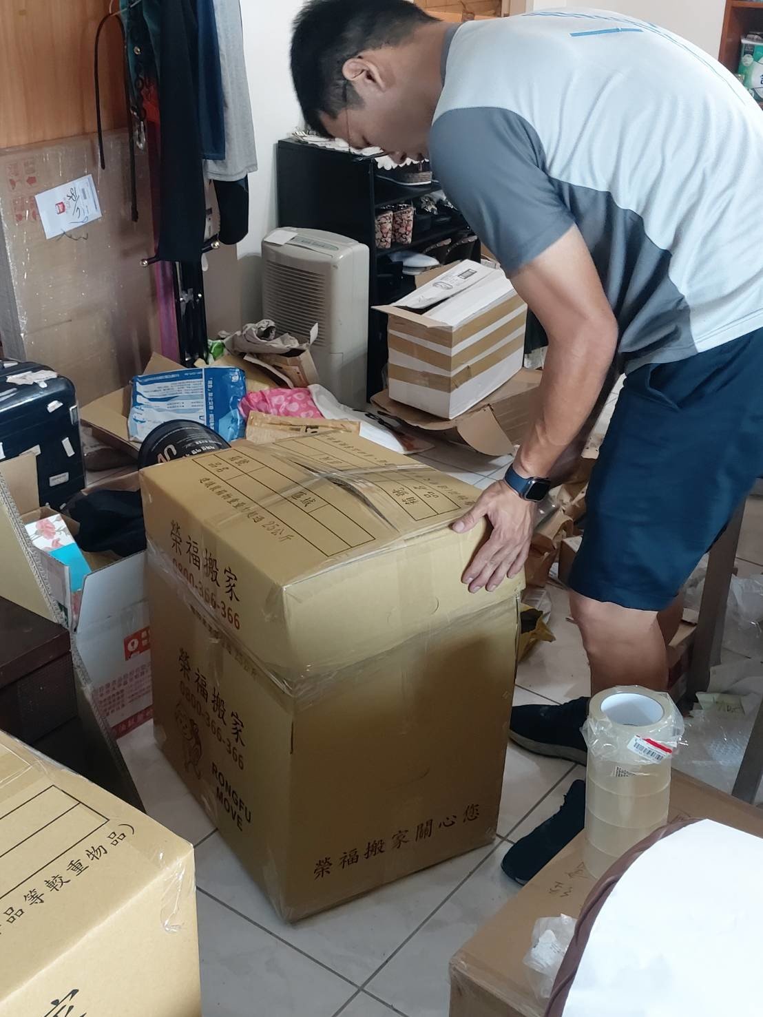 無痛搬家、專人打包、搬家公司推薦、新北搬家公司推薦【榮福搬家公司】國際海運包裝、國際海運運送、安全包裝、基隆搬家、南港搬家、桃園搬家公司推薦、家庭搬家、精密儀器搬運、精密儀器包裝、客製化精緻搬家、精緻包裝、裝箱打包、跨縣市搬家、搬工計時、人工搬運、床墊搬運、冰箱搬運、搬家具、單件家具搬運、單一物件搬運、藝術品包裝運輸、藝術品搬運、搬家首選、吊掛搬運、吊家具搬運、搬家紙箱、氣泡捲、膠膜、黃色透明膠帶、白土報紙、大型家具搬運、紅酒瓶精緻包裝、紅酒櫃包裝、台北搬家公司推薦:大台北搬家,精緻包裝搬運「細膩包裝、專業搬運、用心服務、以客為尊」是榮福搬家公司的宗旨與精神。歡迎立即來電02-2651-2727專人服務。 無痛搬家、專人打包、搬家公司推薦、新北搬家公司推薦【榮福搬家公司】國際海運包裝、國際海運運送、安全包裝、基隆搬家、南港搬家、桃園搬家公司推薦、家庭搬家、精密儀器搬運、精密儀器包裝、客製化精緻搬家、精緻包裝、裝箱打包、跨縣市搬家、搬工計時、人工搬運、床墊搬運、冰箱搬運、搬家具、單件家具搬運、單一物件搬運、藝術品包裝運輸、藝術品搬運、搬家首選、吊掛搬運、吊家具搬運、搬家紙箱、氣泡捲、膠膜、黃色透明膠帶、白土報紙、大型家具搬運、紅酒瓶精緻包裝、紅酒櫃包裝、台北搬家公司推薦:大台北搬家,精緻包裝搬運「細膩包裝、專業搬運、用心服務、以客為尊」是榮福搬家公司的宗旨與精神。歡迎立即來電02-2651-2727專人服務。