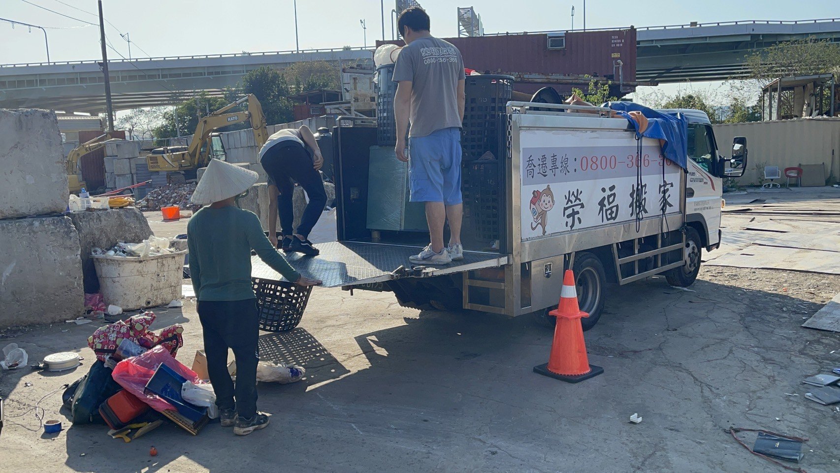新北市垃圾清運、台北垃圾清運、不要的家具怎麼辦、搬家公司推薦、新北搬家推薦【榮福搬家公司】南港搬家、桃園搬家公司推薦、桃園大型垃圾、台北搬家公司推薦、搬垃圾處理、家庭廢棄物清運、廢棄物處理、搬運廢棄物、家具垃圾處理、清運、搬家具、冰箱搬運、基隆搬家、大型家電回收清運、床墊搬運、搬衣櫃、大型家具丟棄、搬公司行號、家庭垃圾清運公司、清垃圾、廢棄家具處理、廢棄家具清運、搬家車,針對顧客都秉持以用心實在專業搬家技巧,搬家實在用心值得您的信賴與選擇。歡迎來電咨詢02-2651-2727,榮福搬家有專員立即為您服務。 新北市垃圾清運、台北垃圾清運、不要的家具怎麼辦、搬家公司推薦、新北搬家推薦【榮福搬家公司】南港搬家、桃園搬家公司推薦、桃園大型垃圾、台北搬家公司推薦、搬垃圾處理、家庭廢棄物清運、廢棄物處理、搬運廢棄物、家具垃圾處理、清運、搬家具、冰箱搬運、基隆搬家、大型家電回收清運、床墊搬運、搬衣櫃、大型家具丟棄、搬公司行號、家庭垃圾清運公司、清垃圾、廢棄家具處理、廢棄家具清運、搬家車,針對顧客都秉持以用心實在專業搬家技巧,搬家實在用心值得您的信賴與選擇。歡迎來電咨詢02-2651-2727,榮福搬家有專員立即為您服務。