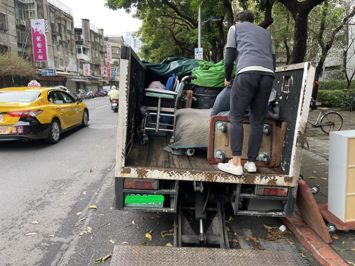 搬家公司推薦、新北搬家推薦【榮福搬家公司】南港搬家、桃園搬家公司推薦、台北搬家公司推薦、單件家具運送、搬醫療床、搬家具、冰箱搬運、基隆搬家、搬大型家電、床墊搬運、搬公司行號、家庭搬家、重物搬運、電動床搬運、搬鋼琴、醫療電動床搬運、搬工計時、搬運、人工搬運、大型家具搬運、家具拆裝、跨縣市搬家、搬家估價,針對顧客都秉持以用心實在專業搬家技巧,搬家實在用心值得您的信賴與選擇。歡迎來電咨詢02-2651-2727,榮福搬家有專員立即為您服務。 搬家公司推薦、新北搬家推薦【榮福搬家公司】南港搬家、桃園搬家公司推薦、台北搬家公司推薦、單件家具運送、搬醫療床、搬家具、冰箱搬運、基隆搬家、搬大型家電、床墊搬運、搬公司行號、家庭搬家、重物搬運、電動床搬運、搬鋼琴、醫療電動床搬運、搬工計時、搬運、人工搬運、大型家具搬運、家具拆裝、跨縣市搬家、搬家估價,針對顧客都秉持以用心實在專業搬家技巧,搬家實在用心值得您的信賴與選擇。歡迎來電咨詢02-2651-2727,榮福搬家有專員立即為您服務。