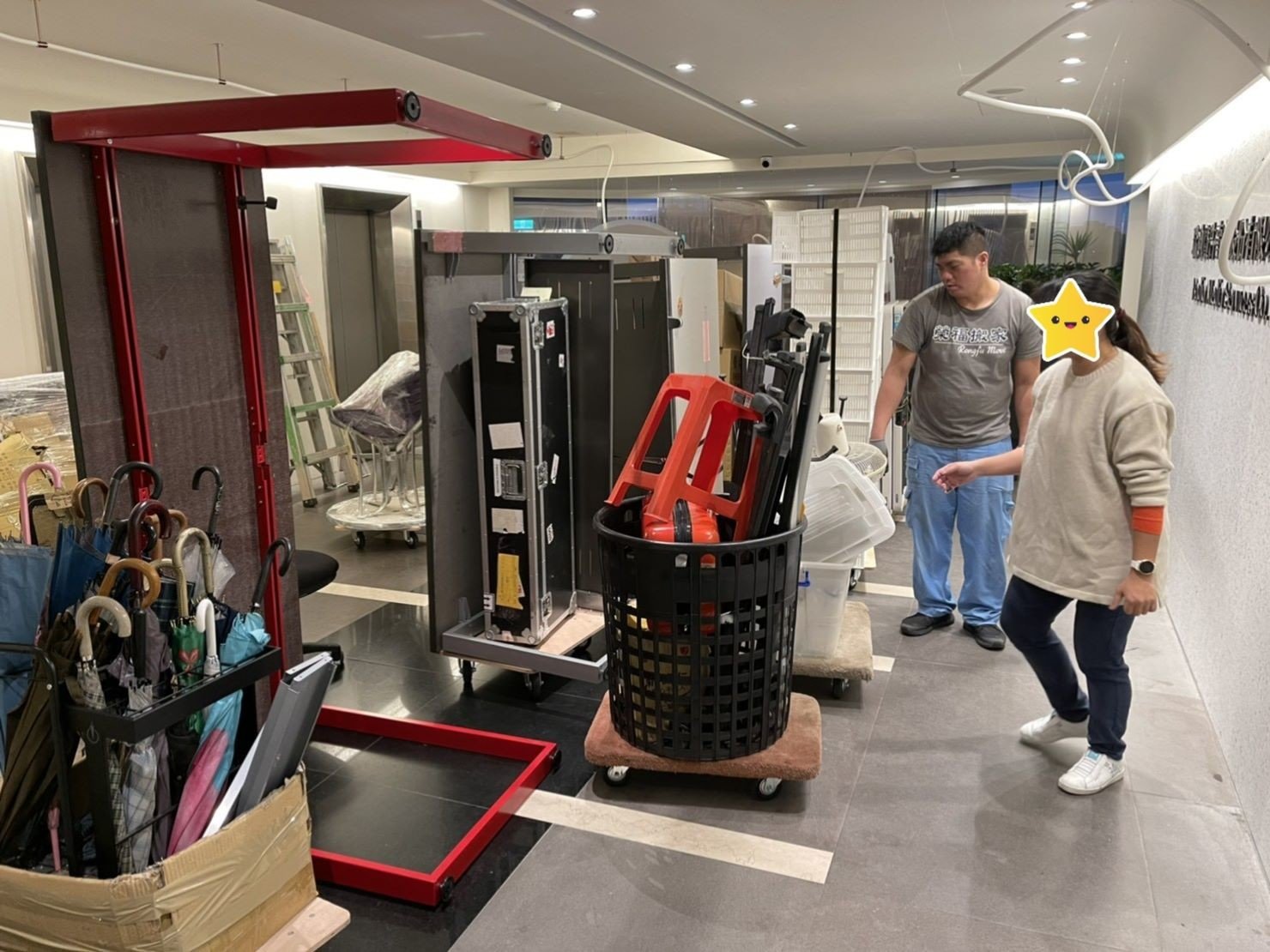 搬家公司推薦、台北搬家推薦【榮福搬家公司】南港搬家、桃園搬家公司推薦、新北搬家公司推薦、企業搬運服務、搬公司行號、廠房遷移、屏風拆裝、公司行號搬遷、政府機關搬遷、百貨專櫃遷移、學校單位搬遷、雜貨店搬遷、精緻包裝、家庭搬家、搬鋼琴、搬工、搬家公司紙箱、黃色膠帶、搬家估價、基隆搬家、家具拆裝、搬家具,針對顧客都秉持以用心實在專業搬家技巧,搬家實在用心值得您的信賴與選擇。歡迎來電咨詢02-2651-2727,榮福搬家有專員立即為您服務。 搬家公司推薦、台北搬家推薦【榮福搬家公司】南港搬家、桃園搬家公司推薦、新北搬家公司推薦、企業搬運服務、搬公司行號、廠房遷移、屏風拆裝、公司行號搬遷、政府機關搬遷、百貨專櫃遷移、學校單位搬遷、雜貨店搬遷、精緻包裝、家庭搬家、搬鋼琴、搬工、搬家公司紙箱、黃色膠帶、搬家估價、基隆搬家、家具拆裝、搬家具,針對顧客都秉持以用心實在專業搬家技巧,搬家實在用心值得您的信賴與選擇。歡迎來電咨詢02-2651-2727,榮福搬家有專員立即為您服務。