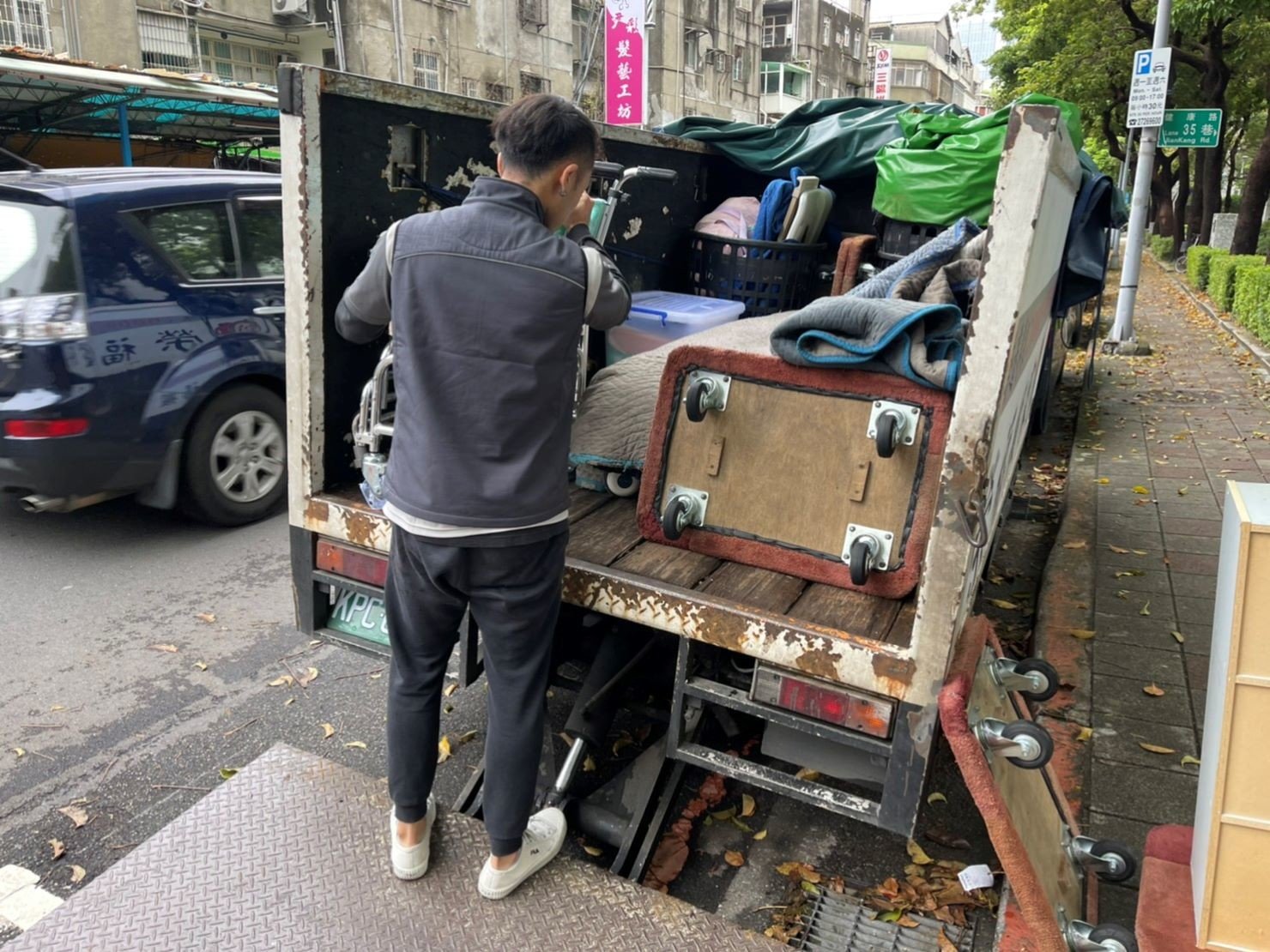 搬家公司推薦、新北搬家推薦【榮福搬家公司】南港搬家、桃園搬家公司推薦、台北搬家公司推薦、單件家具運送、搬醫療床、搬家具、冰箱搬運、基隆搬家、搬大型家電、床墊搬運、搬公司行號、家庭搬家、重物搬運、電動床搬運、搬鋼琴、醫療電動床搬運、搬工計時、搬運、人工搬運、大型家具搬運、家具拆裝、跨縣市搬家、搬家估價,針對顧客都秉持以用心實在專業搬家技巧,搬家實在用心值得您的信賴與選擇。歡迎來電咨詢02-2651-2727,榮福搬家有專員立即為您服務。 搬家公司推薦、新北搬家推薦【榮福搬家公司】南港搬家、桃園搬家公司推薦、台北搬家公司推薦、單件家具運送、搬醫療床、搬家具、冰箱搬運、基隆搬家、搬大型家電、床墊搬運、搬公司行號、家庭搬家、重物搬運、電動床搬運、搬鋼琴、醫療電動床搬運、搬工計時、搬運、人工搬運、大型家具搬運、家具拆裝、跨縣市搬家、搬家估價,針對顧客都秉持以用心實在專業搬家技巧,搬家實在用心值得您的信賴與選擇。歡迎來電咨詢02-2651-2727,榮福搬家有專員立即為您服務。