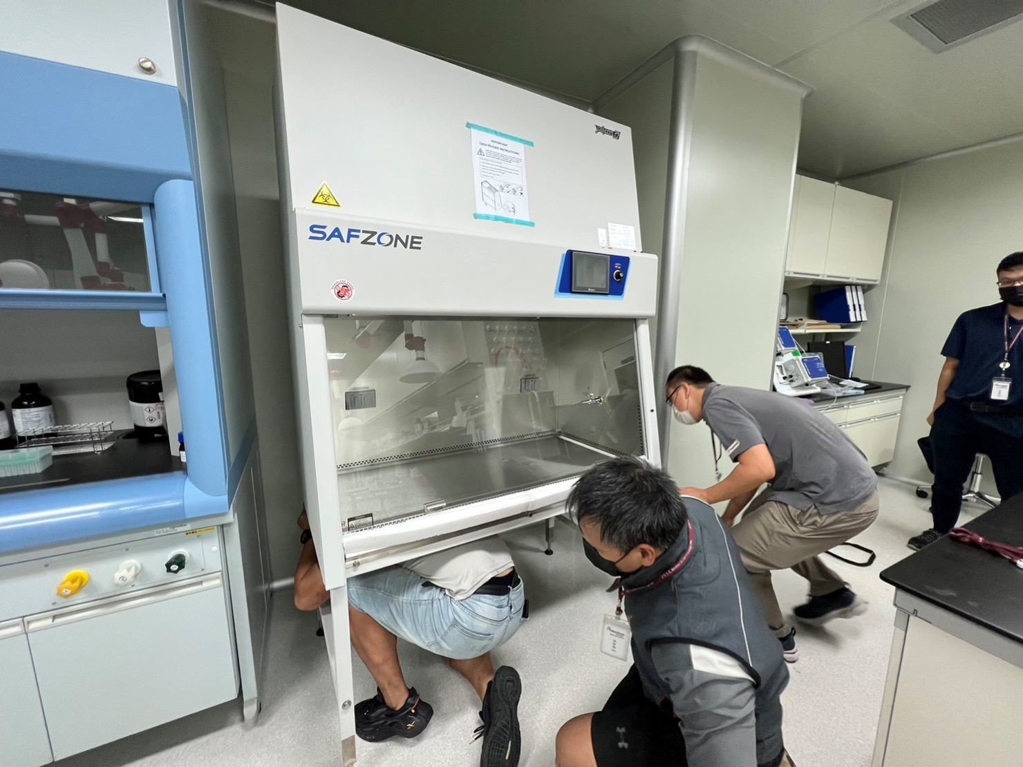 台北搬實驗室生醫設備∣南港搬實驗室生醫設備∣新北搬實驗室生醫設備∣雙北搬實驗室生醫設備∣汐止搬實驗室生醫設備∣中永和搬實驗室生醫設備∣板橋搬實驗室生醫設備∣五股搬實驗室生醫設備∣基隆搬實驗室生醫設備∣桃園搬實驗室生醫設備∣【榮福搬家】屬專業搬家細膩運唯一首選,累積20年各式各樣特殊儀器設備的搬運經驗,專業敏捷快速完成您的各項搬運任務。針對顧客都秉持以用心實在專業搬家技巧,搬家實在用心值得您的信賴與選擇。歡迎來電咨詢02-2651-2727,榮福搬家有專員立即為您服務。 台北搬實驗室生醫設備∣南港搬實驗室生醫設備∣新北搬實驗室生醫設備∣雙北搬實驗室生醫設備∣汐止搬實驗室生醫設備∣中永和搬實驗室生醫設備∣板橋搬實驗室生醫設備∣五股搬實驗室生醫設備∣基隆搬實驗室生醫設備∣桃園搬實驗室生醫設備∣【榮福搬家】屬專業搬家細膩運唯一首選,累積20年各式各樣特殊儀器設備的搬運經驗,專業敏捷快速完成您的各項搬運任務。針對顧客都秉持以用心實在專業搬家技巧,搬家實在用心值得您的信賴與選擇。歡迎來電咨詢02-2651-2727,榮福搬家有專員立即為您服務。