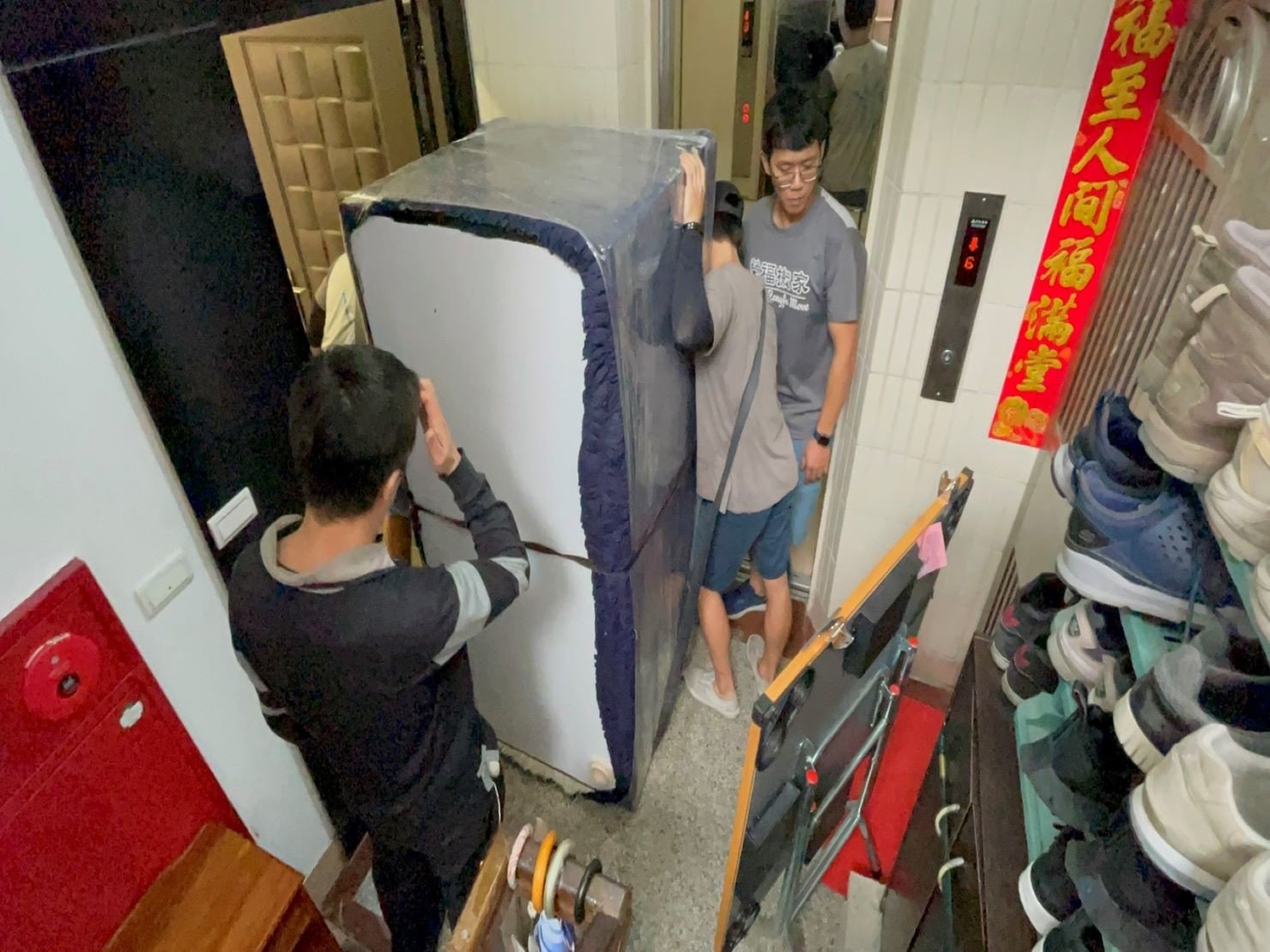 搬家公司推薦、新北搬家推薦【榮福搬家公司】南港搬家、精搬魚缸、桃園搬家公司推薦、台北搬家公司推薦、廢棄家具處理、廢棄家具清運、家庭廢棄物清運、清運、搬家、家具垃圾清運、搬家具、冰箱搬運、基隆搬家、搬洗衣機、搬家電、床墊搬運、搬保險櫃、搬金庫、搬公司行號、跨縣市搬家、搬沙發、家庭搬家、搬家首選、搬鋼琴、搬工、搬運、搬家紙箱,針對顧客都秉持以用心實在專業搬家技巧,搬家實在用心值得您的信賴與選擇。歡迎來電咨詢02-2651-2727,榮福搬家有專員立即為您服務。 搬家公司推薦、新北搬家推薦【榮福搬家公司】南港搬家、精搬魚缸、桃園搬家公司推薦、台北搬家公司推薦、廢棄家具處理、廢棄家具清運、家庭廢棄物清運、清運、搬家、家具垃圾清運、搬家具、冰箱搬運、基隆搬家、搬洗衣機、搬家電、床墊搬運、搬保險櫃、搬金庫、搬公司行號、跨縣市搬家、搬沙發、家庭搬家、搬家首選、搬鋼琴、搬工、搬運、搬家紙箱,針對顧客都秉持以用心實在專業搬家技巧,搬家實在用心值得您的信賴與選擇。歡迎來電咨詢02-2651-2727,榮福搬家有專員立即為您服務。