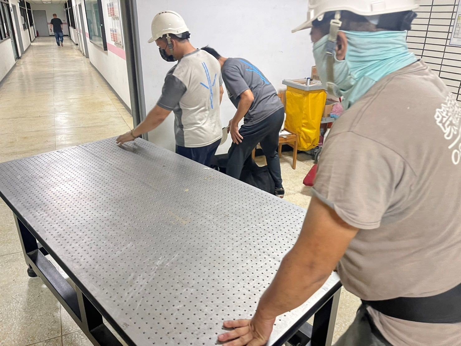 特殊重物光學桌搬運作業、台北搬實驗室生醫設備∣南港搬實驗室生醫設備∣新北搬實驗室生醫設備∣雙北搬實驗室生醫設備∣汐止搬實驗室生醫設備∣中永和搬實驗室生醫設備∣板橋搬實驗室生醫設備∣五股搬實驗室生醫設備∣基隆搬實驗室生醫設備∣桃園搬實驗室生醫設備∣新竹搬實驗室生醫設備∣台北各大校園光學桌搬運∣新北各大校園光學桌搬運∣桃園各大校園光學桌搬運∣新竹各大校園光學桌搬運∣【榮福搬家】屬專業搬家細膩運唯一首選,累積20年各式各樣特殊儀器設備的搬運經驗,專業敏捷快速完成您的各項搬運任務。針對顧客都秉持以用心實在專業搬家技巧,搬家實在用心值得您的信賴與選擇。歡迎來電咨詢02-2651-2727,榮福搬家有專員立即為您服務。 特殊重物光學桌搬運作業、台北搬實驗室生醫設備∣南港搬實驗室生醫設備∣新北搬實驗室生醫設備∣雙北搬實驗室生醫設備∣汐止搬實驗室生醫設備∣中永和搬實驗室生醫設備∣板橋搬實驗室生醫設備∣五股搬實驗室生醫設備∣基隆搬實驗室生醫設備∣桃園搬實驗室生醫設備∣新竹搬實驗室生醫設備∣台北各大校園光學桌搬運∣新北各大校園光學桌搬運∣桃園各大校園光學桌搬運∣新竹各大校園光學桌搬運∣【榮福搬家】屬專業搬家細膩運唯一首選,累積20年各式各樣特殊儀器設備的搬運經驗,專業敏捷快速完成您的各項搬運任務。針對顧客都秉持以用心實在專業搬家技巧,搬家實在用心值得您的信賴與選擇。歡迎來電咨詢02-2651-2727,榮福搬家有專員立即為您服務。