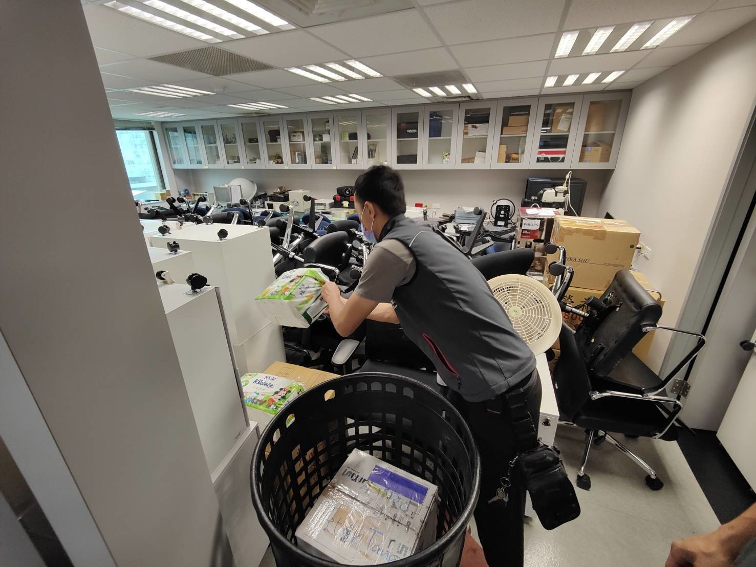 搬家公司推薦、台北辦公室搬遷推薦【榮福搬家公司】 南港辦公室搬遷、桃園辦公室搬遷、新北辦公室搬遷、基隆辦公室搬遷、辦公室同棟不同樓搬工、桃園同棟不同樓搬工、新北同棟不同樓搬工、內湖同棟不同樓搬工、台北同棟不同區塊工搬、新北同棟不同區塊工搬、內湖同棟不同區塊工搬、桃園同棟不同區塊工搬、保險箱、金庫搬運、搬活動櫃、搬公文櫃、搬保密櫃、搬辦公桌、旋轉椅、辦公椅、搬資料櫃、辦公室遷移、搬會客桌、碎紙機、印表機、搬玻璃櫥櫃、會議桌搬運、OA屏風拆裝搬遷、事務機搬運、搬電腦設備、公司行號搬遷、政府機關搬遷、學校單位搬遷、精緻包裝、搬家紙箱、搬鐵櫃、搬保密文件、保密文件銷毀、搬工計時、搬工服務、人力搬運,針對顧客都秉持以用心實在專業搬家技巧,搬家實在用心值得您的信賴與選擇。歡迎來電咨詢02-2651-2727,榮福搬家有專員立即為您服務。 搬家公司推薦、台北辦公室搬遷推薦【榮福搬家公司】 南港辦公室搬遷、桃園辦公室搬遷、新北辦公室搬遷、基隆辦公室搬遷、辦公室同棟不同樓搬工、桃園同棟不同樓搬工、新北同棟不同樓搬工、內湖同棟不同樓搬工、台北同棟不同區塊工搬、新北同棟不同區塊工搬、內湖同棟不同區塊工搬、桃園同棟不同區塊工搬、保險箱、金庫搬運、搬活動櫃、搬公文櫃、搬保密櫃、搬辦公桌、旋轉椅、辦公椅、搬資料櫃、辦公室遷移、搬會客桌、碎紙機、印表機、搬玻璃櫥櫃、會議桌搬運、OA屏風拆裝搬遷、事務機搬運、搬電腦設備、公司行號搬遷、政府機關搬遷、學校單位搬遷、精緻包裝、搬家紙箱、搬鐵櫃、搬保密文件、保密文件銷毀、搬工計時、搬工服務、人力搬運,針對顧客都秉持以用心實在專業搬家技巧,搬家實在用心值得您的信賴與選擇。歡迎來電咨詢02-2651-2727,榮福搬家有專員立即為您服務。