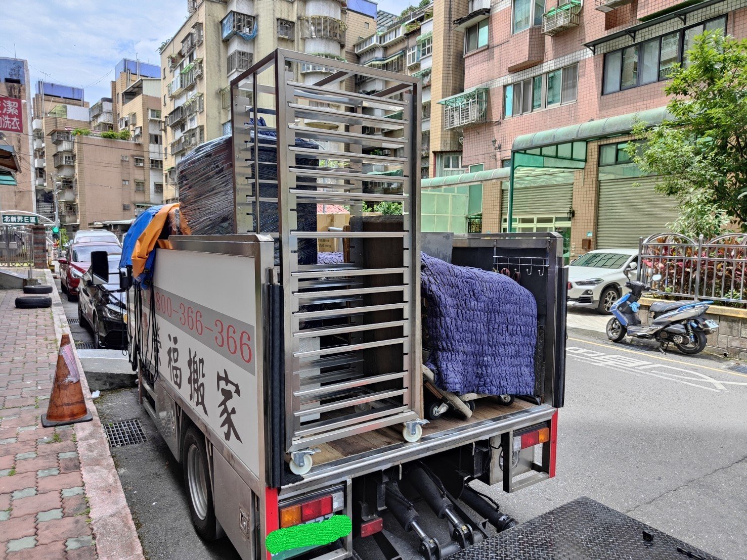 搬家公司推薦、新北搬家推薦【榮福搬家公司】南港搬家、桃園搬家公司推薦、台北搬家公司推薦、搬家具、冰箱搬運、基隆搬家、搬公司行號、搬工服務、人力搬運、搬運,大型烤箱,大型冰箱,臥式冰箱,食品冷藏展示櫃針對顧客都秉持以用心實在專業搬家技巧,搬家實在用心值得您的信賴與選擇。歡迎來電咨詢02-2651-2727,榮福搬家有專員立即為您服務。 搬家公司推薦、新北搬家推薦【榮福搬家公司】南港搬家、桃園搬家公司推薦、台北搬家公司推薦、搬家具、冰箱搬運、基隆搬家、搬公司行號、搬工服務、人力搬運、搬運,大型烤箱,大型冰箱,臥式冰箱,食品冷藏展示櫃針對顧客都秉持以用心實在專業搬家技巧,搬家實在用心值得您的信賴與選擇。歡迎來電咨詢02-2651-2727,榮福搬家有專員立即為您服務。