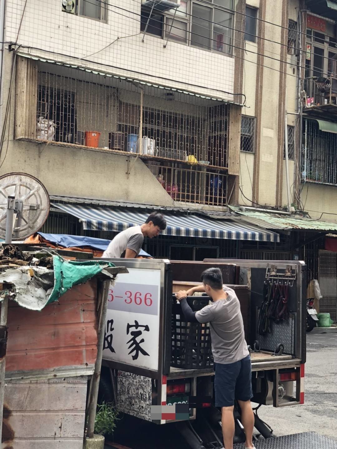 台北新北搬家【榮福搬家公司】搬沙發、搬傢具是您最好的搬家品牌選擇,搬家口碑第一、搬家首選服務五顆星(整車搬滿滿) 台北新北搬家【榮福搬家公司】搬沙發、搬傢具是您最好的搬家品牌選擇,搬家口碑第一、搬家首選服務五顆星(整車搬滿滿)