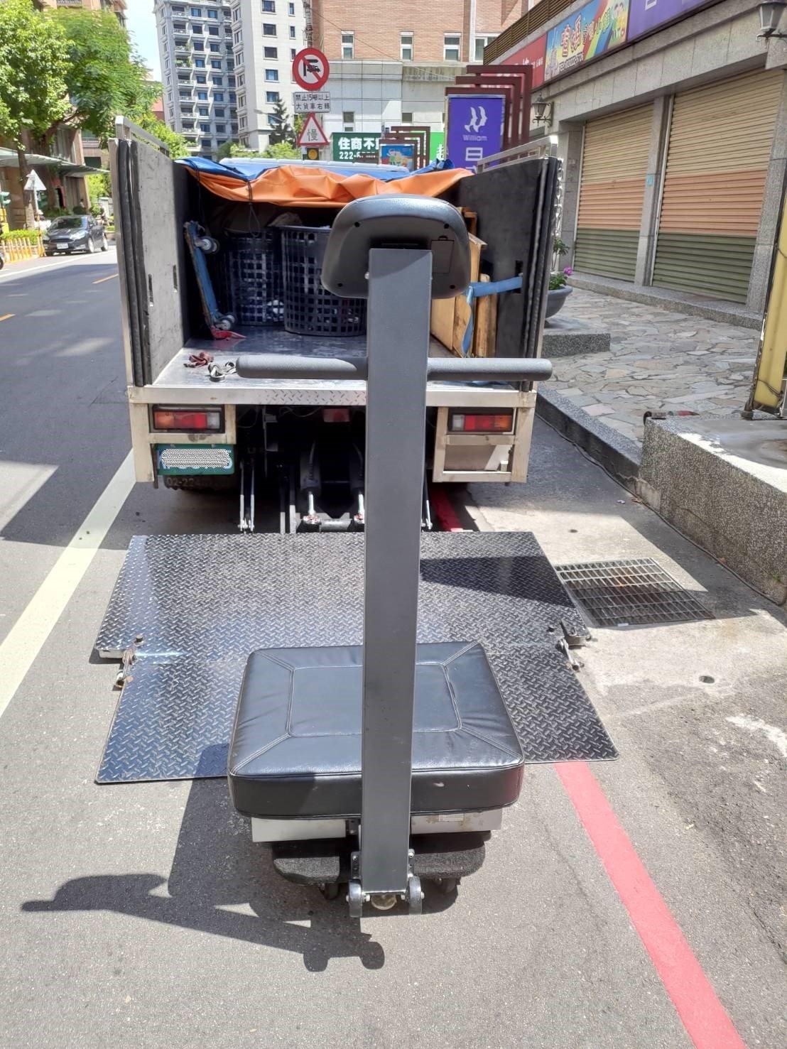搬家公司推薦、新北搬家推薦【榮福搬家公司】南港搬家、桃園搬家公司推薦、台北搬家公司推薦、大型家具搬運、單件家具運送、單一物件搬運、運動器材搬運、搬運動設備、搬家具、冰箱搬運、基隆搬家、搬家電、床墊搬運、搬公司行號、家庭搬家、搬鋼琴、重物搬運、搬工、搬運、搬家紙箱、跨縣市搬家、搬家估價,針對顧客都秉持以用心實在專業搬家技巧,搬家實在用心值得您的信賴與選擇。歡迎來電咨詢02-2651-2727,榮福搬家有專員立即為您服務。 搬家公司推薦、新北搬家推薦【榮福搬家公司】南港搬家、桃園搬家公司推薦、台北搬家公司推薦、大型家具搬運、單件家具運送、單一物件搬運、運動器材搬運、搬運動設備、搬家具、冰箱搬運、基隆搬家、搬家電、床墊搬運、搬公司行號、家庭搬家、搬鋼琴、重物搬運、搬工、搬運、搬家紙箱、跨縣市搬家、搬家估價,針對顧客都秉持以用心實在專業搬家技巧,搬家實在用心值得您的信賴與選擇。歡迎來電咨詢02-2651-2727,榮福搬家有專員立即為您服務。