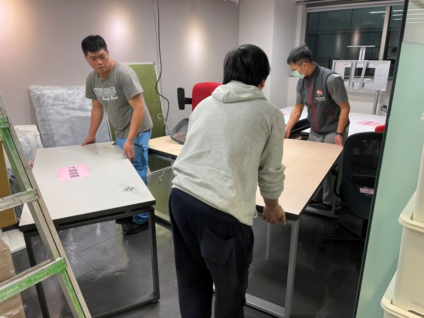 搬家公司推薦、台北搬家推薦【榮福搬家公司】南港搬家、桃園搬家公司推薦、新北搬家公司推薦、企業搬運服務、搬公司行號、廠房遷移、屏風拆裝、公司行號搬遷、政府機關搬遷、百貨專櫃遷移、學校單位搬遷、雜貨店搬遷、精緻包裝、家庭搬家、搬鋼琴、搬工、搬家公司紙箱、黃色膠帶、搬家估價、基隆搬家、家具拆裝、搬家具,針對顧客都秉持以用心實在專業搬家技巧,搬家實在用心值得您的信賴與選擇。歡迎來電咨詢02-2651-2727,榮福搬家有專員立即為您服務。 搬家公司推薦、台北搬家推薦【榮福搬家公司】南港搬家、桃園搬家公司推薦、新北搬家公司推薦、企業搬運服務、搬公司行號、廠房遷移、屏風拆裝、公司行號搬遷、政府機關搬遷、百貨專櫃遷移、學校單位搬遷、雜貨店搬遷、精緻包裝、家庭搬家、搬鋼琴、搬工、搬家公司紙箱、黃色膠帶、搬家估價、基隆搬家、家具拆裝、搬家具,針對顧客都秉持以用心實在專業搬家技巧,搬家實在用心值得您的信賴與選擇。歡迎來電咨詢02-2651-2727,榮福搬家有專員立即為您服務。